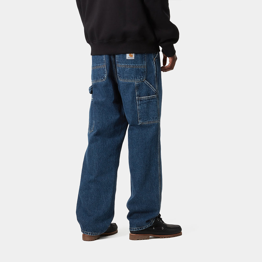 "Carhartt Single Knee Pant in Blau (Stone Washed), I032024_01_06, carhartt jeans aus Baumwoll-Denim, klassische Arbeitshose, leichter Used-Look."