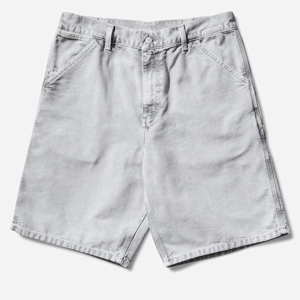“Schwarze ("chalk wash") Carhartt WIP Single Knee Short. Robuste Shorts aus Baumwoll-Twill mit leicht verwaschenem Look, Hammerschlaufe und gewebtem Square Label.“