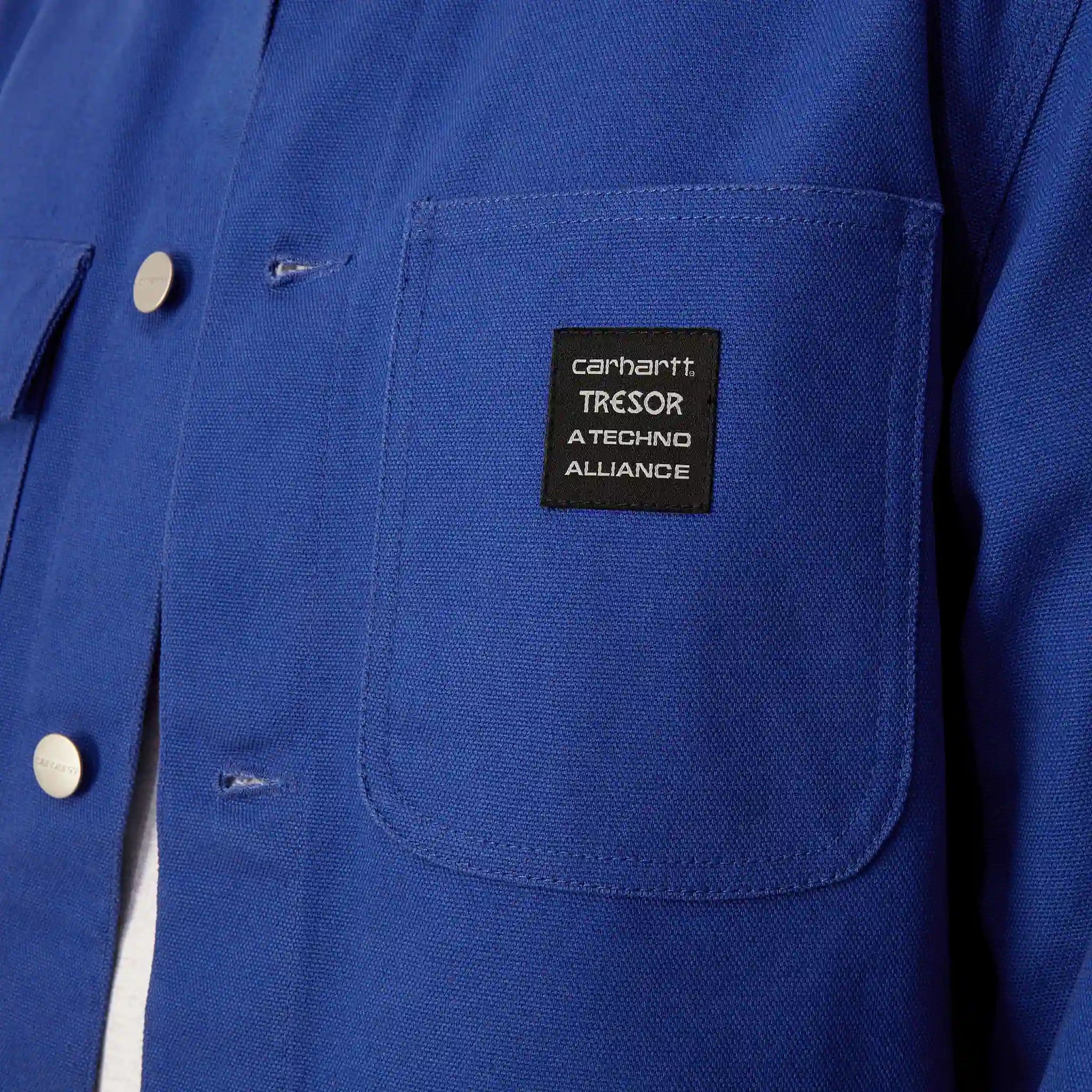 "Carhartt WIP x TRESOR Way Of The Light Michigan Coat, Lazurite (Blau), robustes Canvas, Arbeitsjacke mit reflektierenden Details und Co-Branding."