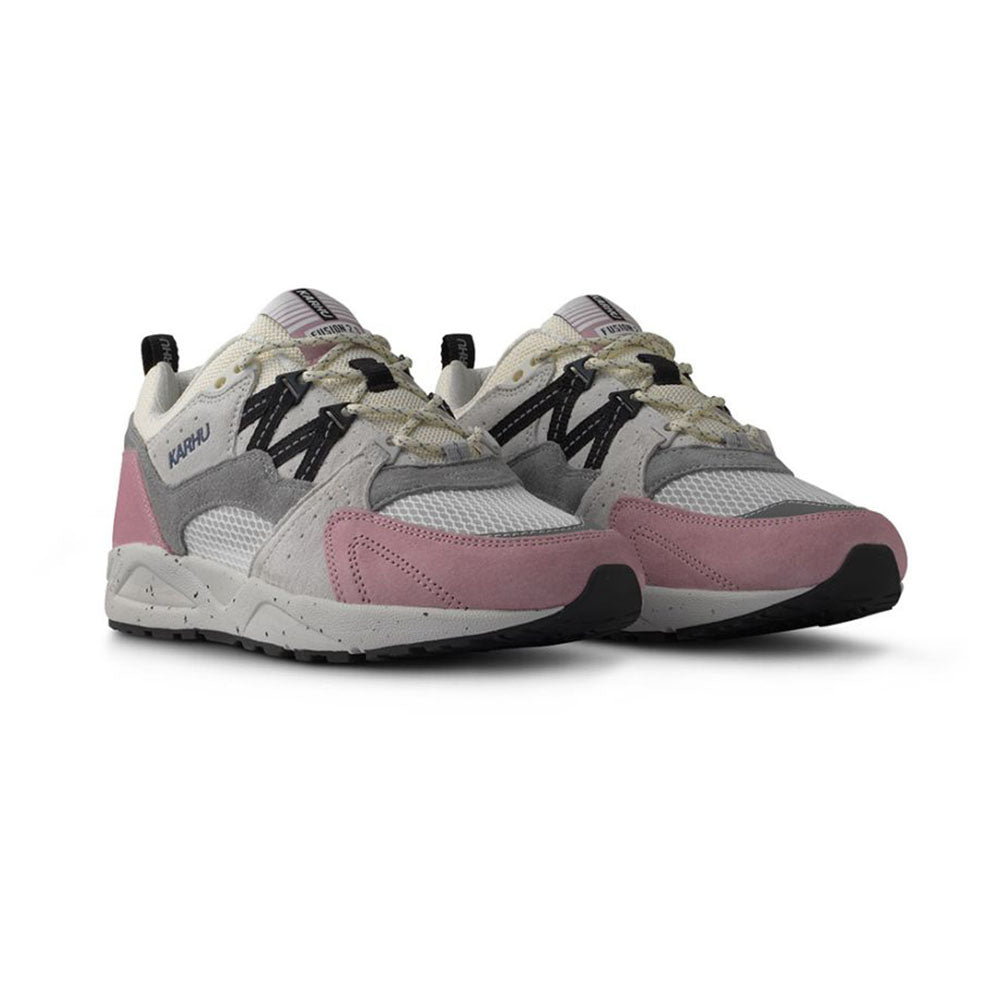 "Karhu Fusion 2.0, Lilas/Jet Black, Mesh/Wildleder, sportlicher Sneaker in Lila und Schwarz mit farbigen Akzenten."