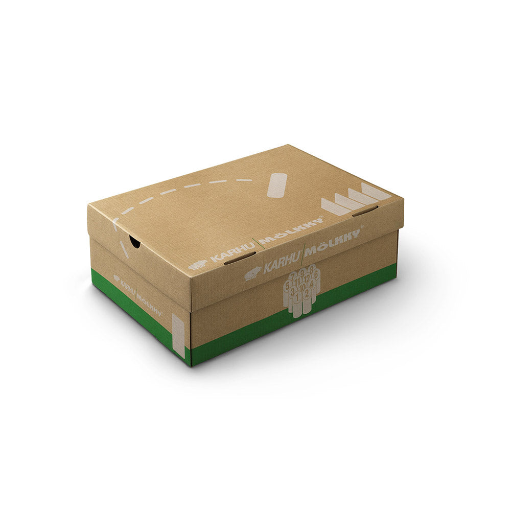 “The Karhu Fusion 2.0 Mölkky Pack in Laurel Wreath / Blanc de Blanc is a retro sneaker with dark and light green panels, white accents, and a beige sole. The elegant Karhu branding appears on the side.“