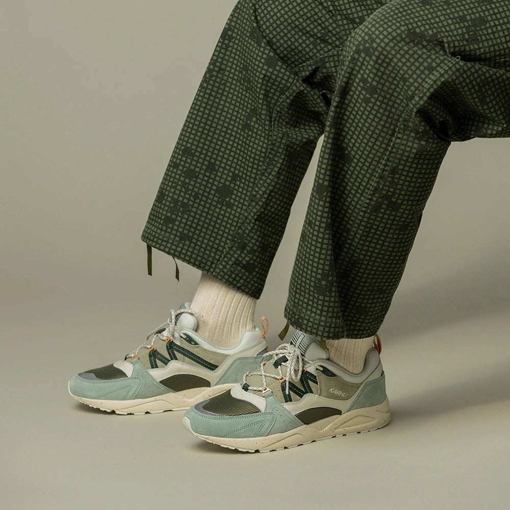 Karhu Fusion 2.0 Sneaker in Sea Foam und Pineneedle, Style-Code F804205 bei STICKABUSH Berlin.