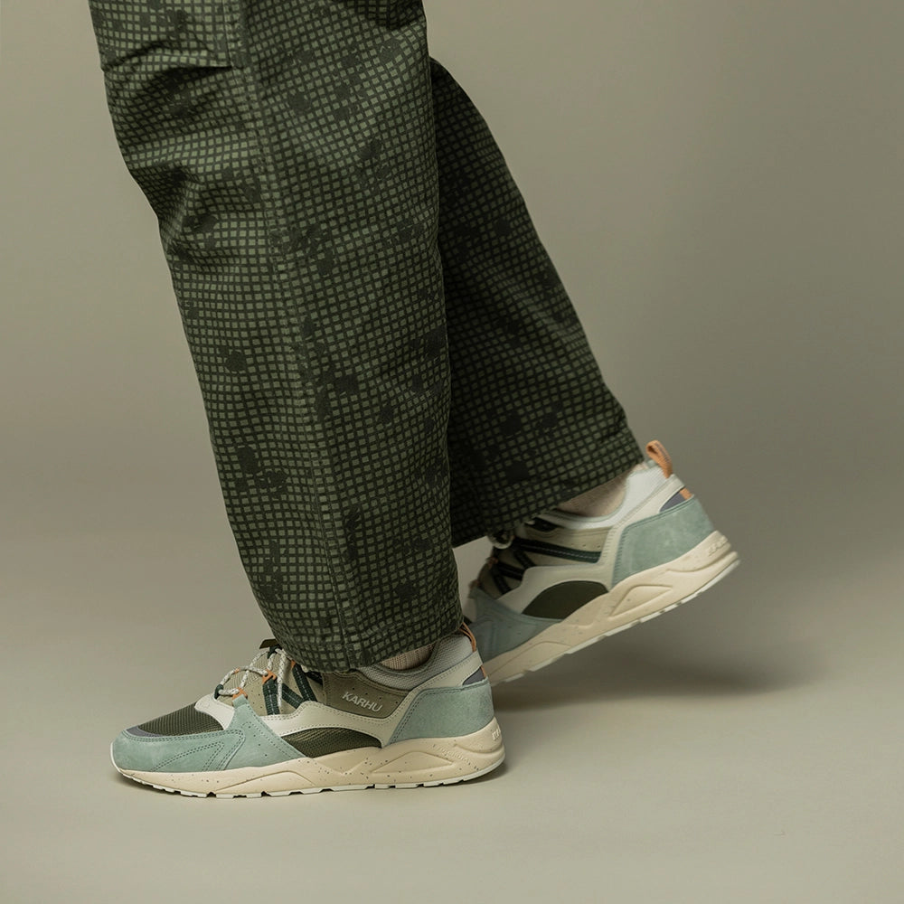 Karhu Fusion 2.0 Sneaker in Sea Foam und Pineneedle, Style-Code F804205 bei STICKABUSH Berlin.
