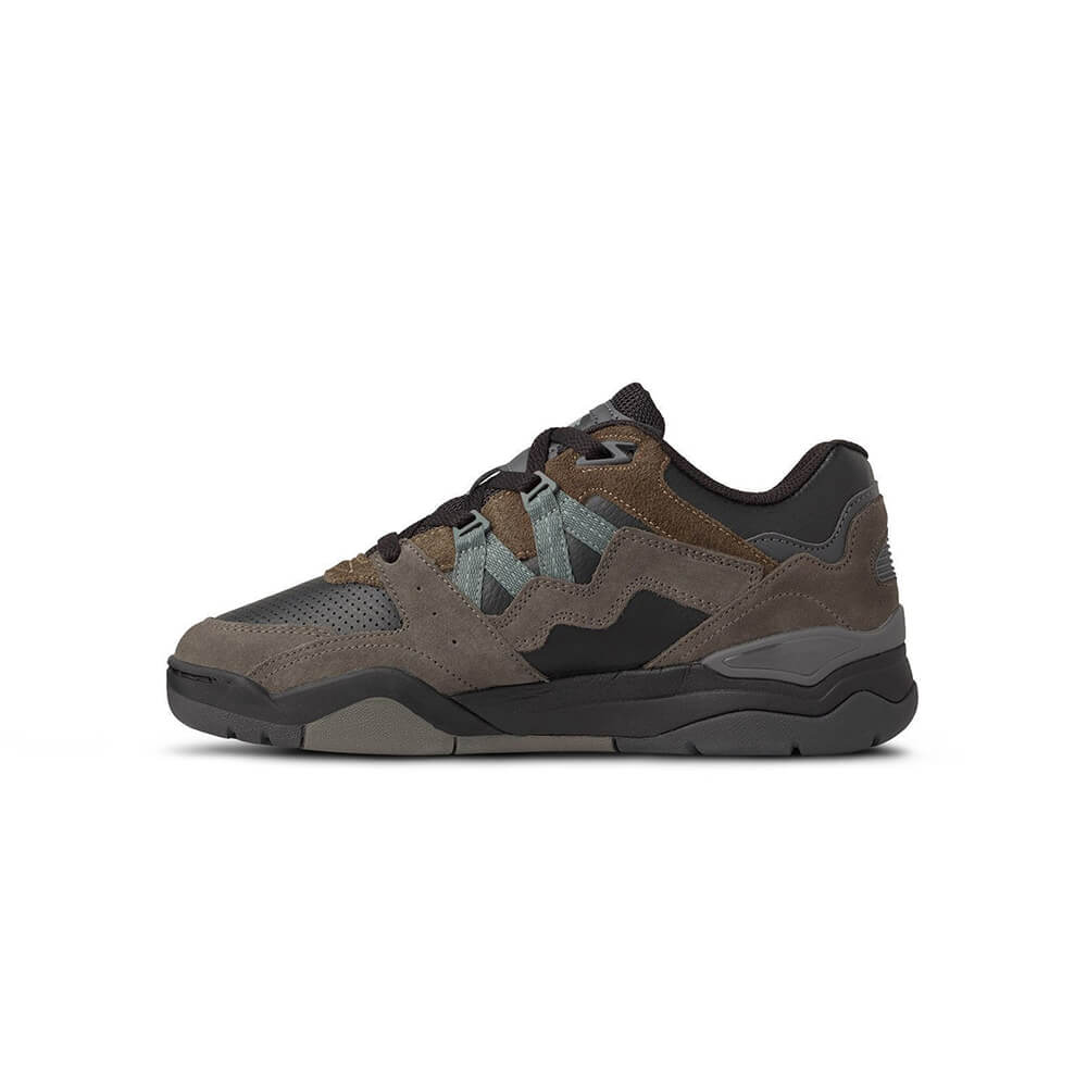 "Karhu Fusion XT in Schwarz/Laurel Wreath, Wildleder/Synthetik, sportlicher Sneaker in Schwarz mit braunen und grauen Akzenten."
