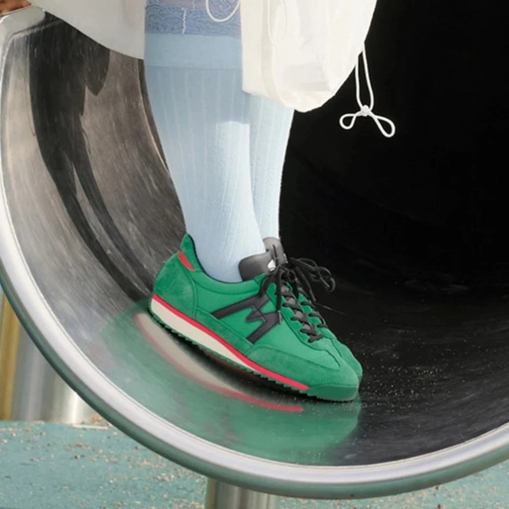 Karhu Mestari 76 Sneaker in Green Bee und Jet Black Onfeet Style-ID F805105 bei STICKABUSH Berlin