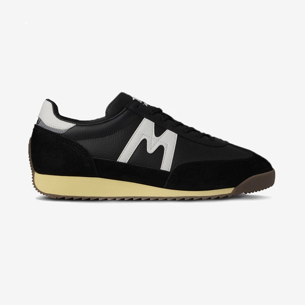 Karhu Mestari 76 Sneaker in Jet Black und Blanc De Blanc Seitenansicht Style-ID F805107 bei STICKABUSH Berlin