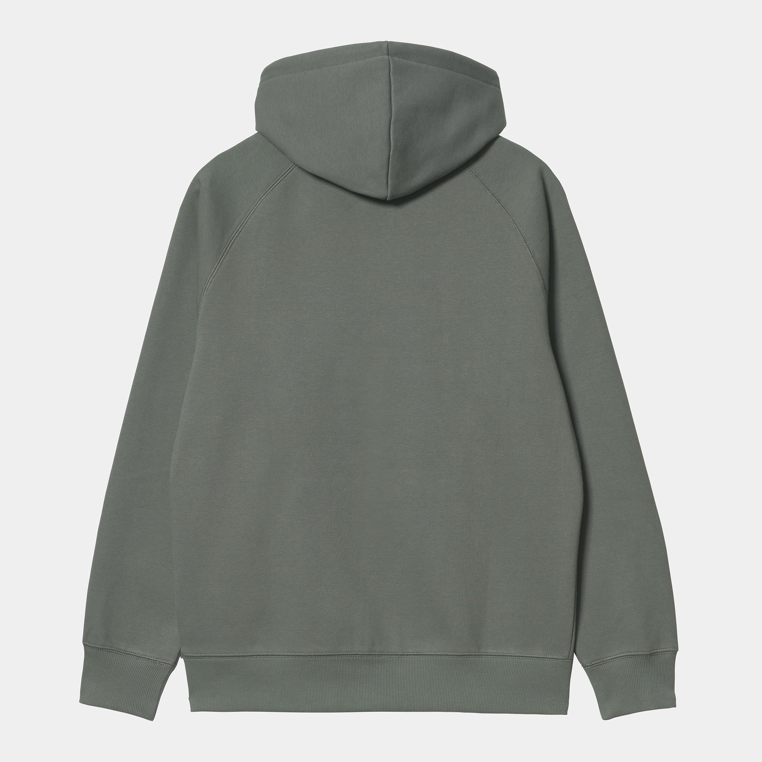 „Carhartt WIP Hooded Chase Sweatshirt in Thyme Dunkelgrün mit goldenem Logo-Stick – schwere 13 oz Qualität & Brushed Fleece bei Stickabush Berlin.“