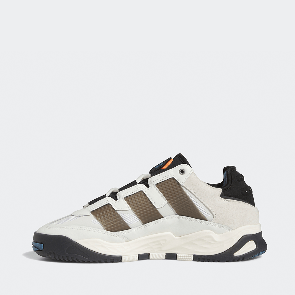 "Adidas Niteball in Crystal White / Core Black, Leder/Synthetik, auffälliger Sneaker in Weiss- und Schwarztönen mit markanten Details."