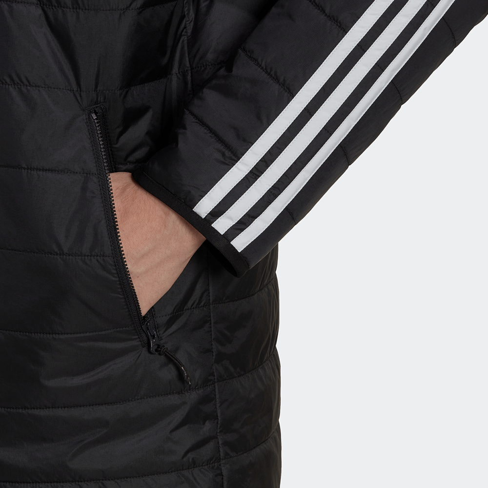 "Adidas Padded Coat, Schwarz, gestepptes Material (vermutlich Polyester), lange, gefütterte Winterjacke mit Kapuze und Reißverschluss."
