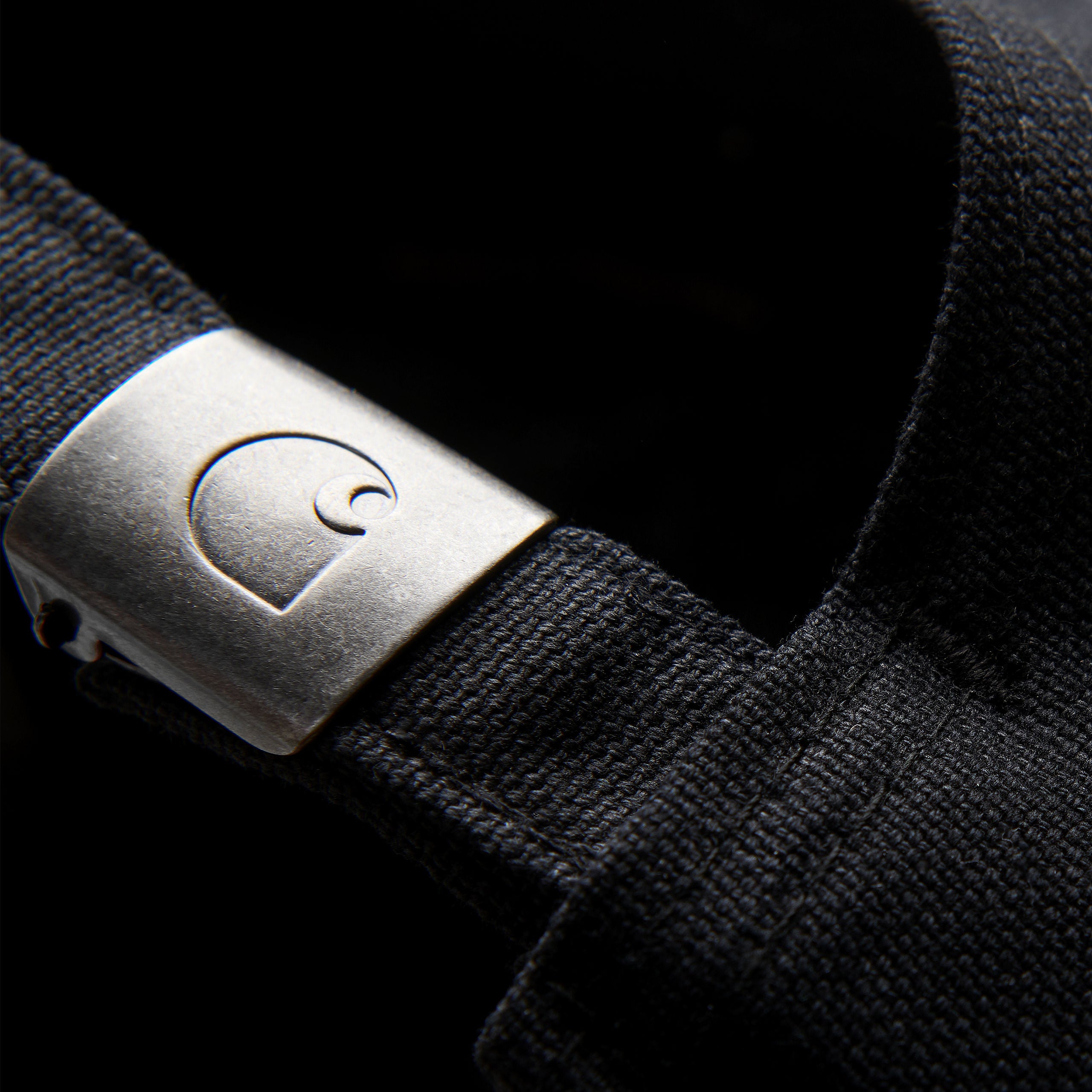 "Carhartt WIP Canvas Script Cap, Black/White, Canvas, Baseballkappe mit gesticktem Carhartt-Schriftzug vorne und verstellbarem Riemen."