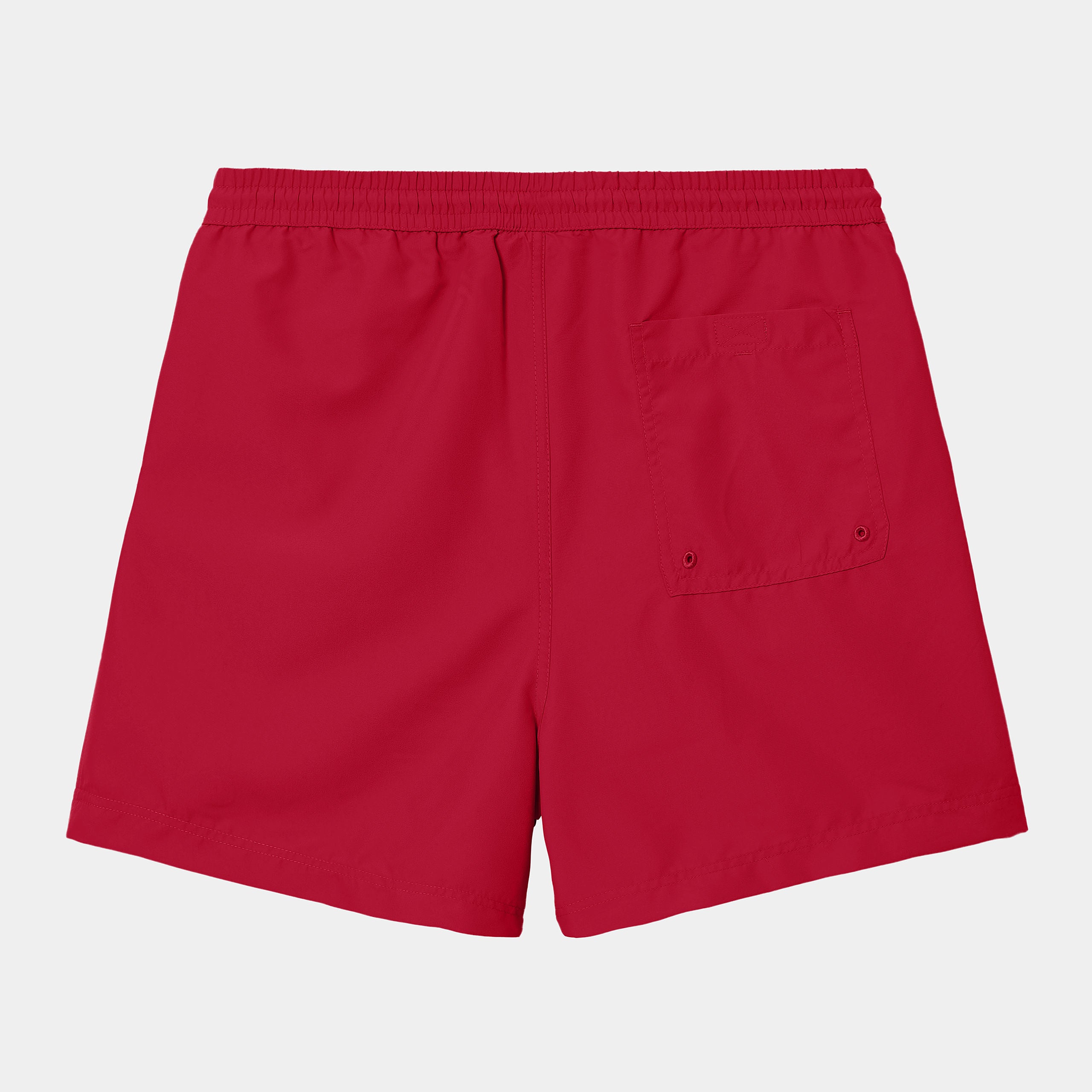 “Carhartt WIP Chase Swim Trunk – Cornel / Gold. Weinrote Badehose aus schnelltrocknendem Nylon mit Kordelzug und goldenem Logo-Stick.“