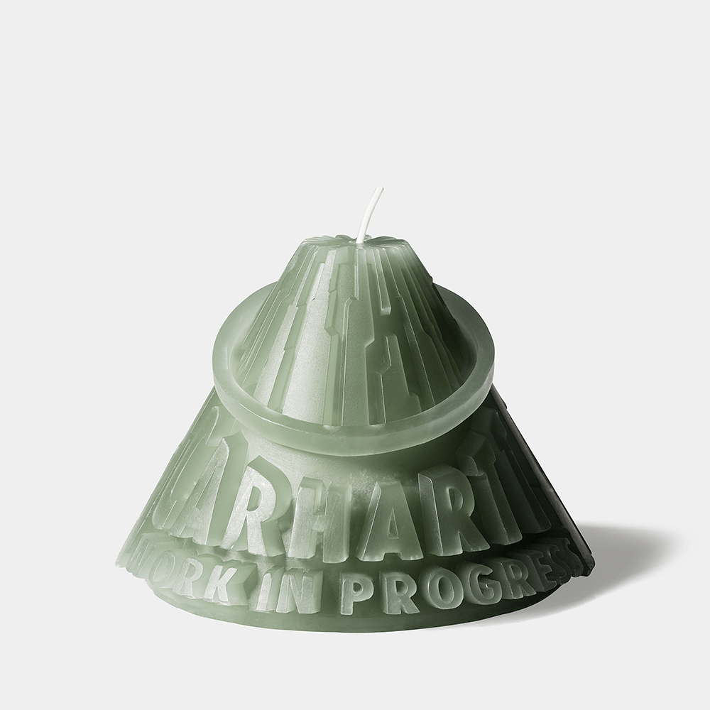 "Carhartt WIP City Candle, Misty Sage (rauchiges Salbeigrün), Sojawachs in Keramikgefäß mit minimalistischem Design."