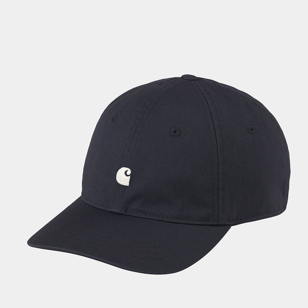 "Carhartt WIP Madison Logo Cap, Black/Wax (Dunkelblau/Weiß), Baumwoll-Twill, Baseballkappe mit weißen Logo vorne und verstellbarem Riemen."