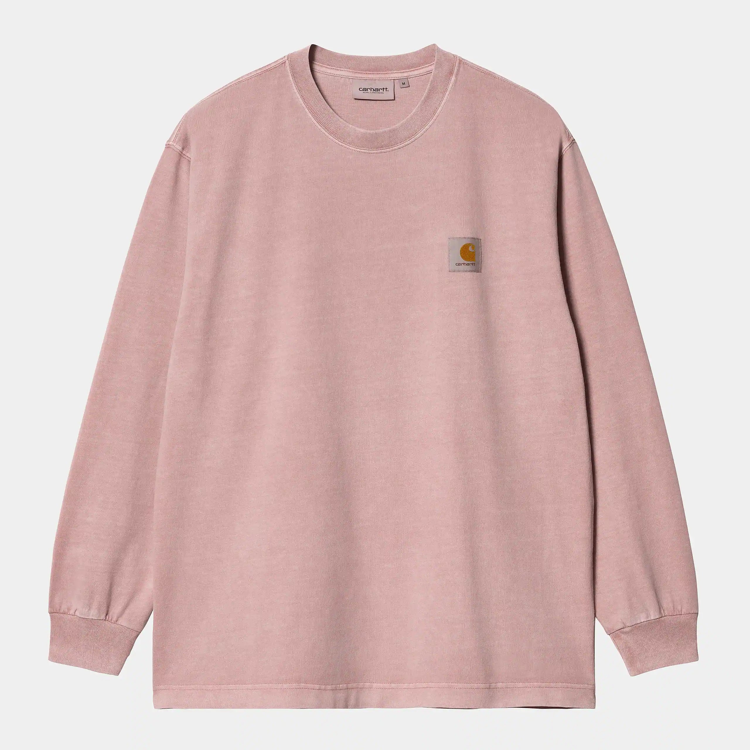 „Langärmliges rosa Carhartt-T-Shirt mit kleinem Brustlogo.“