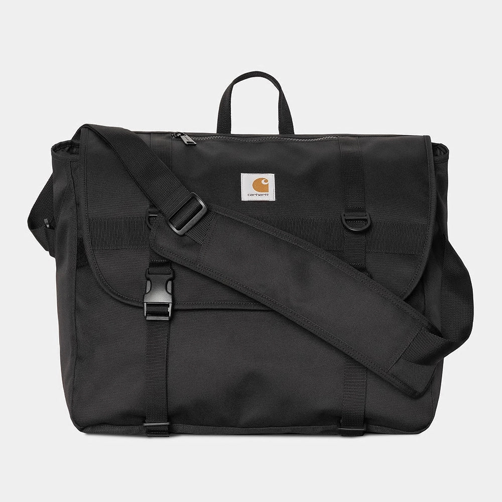 Carhartt WIP Jake Messenger Bag – Black. Schwarze Umhängetasche aus Polyester-Duck-Canvas, mit Klappe, Reißverschluss und Carhartt WIP Square Label auf der Vorderseite.