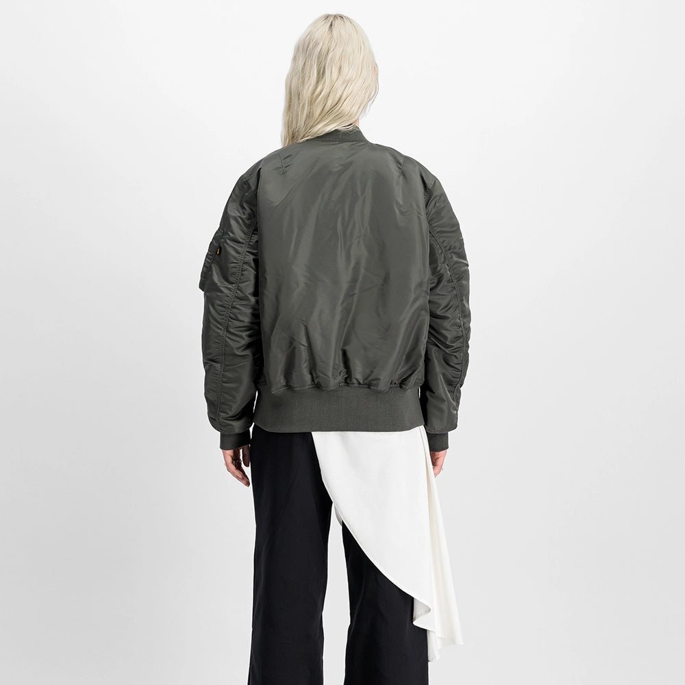 “Alpha Industries MA-1 (HERITAGE) Bomberjacke in Rep. Grey, aus Flight Nylon mit orangefarbenem Innenfutter.“