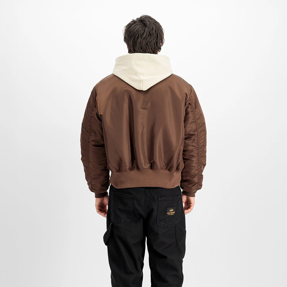 Alpha Industries CWU 45 (HERITAGE) Bomberjacke in Powder Brown, Rueckansicht am Model, STICKABUSH