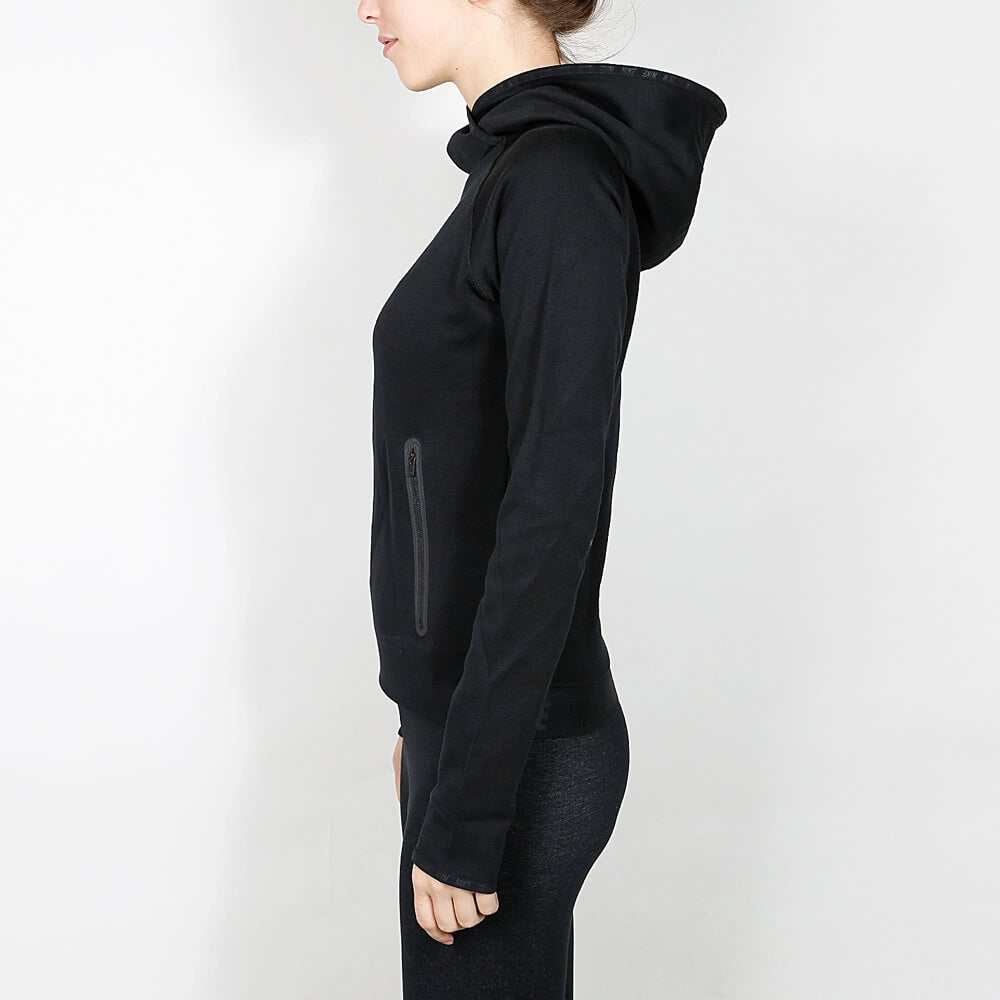 „Schwarzer Nike Sportswear Tech Fleece Funnel Hoodie für Damen mit Trichterkragen, Kapuze und Reißverschlusstasche am Ärmel bei Stickabush Berlin.“