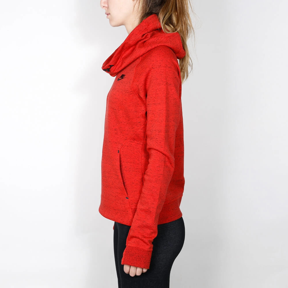 “Nike Sportswear Tech Fleece Hoodie in leuchtendem Rot. Warmer, leichter Kapuzenpullover aus Tech-Fleece, mit Reißverschluss und Logo auf der Brust.“
