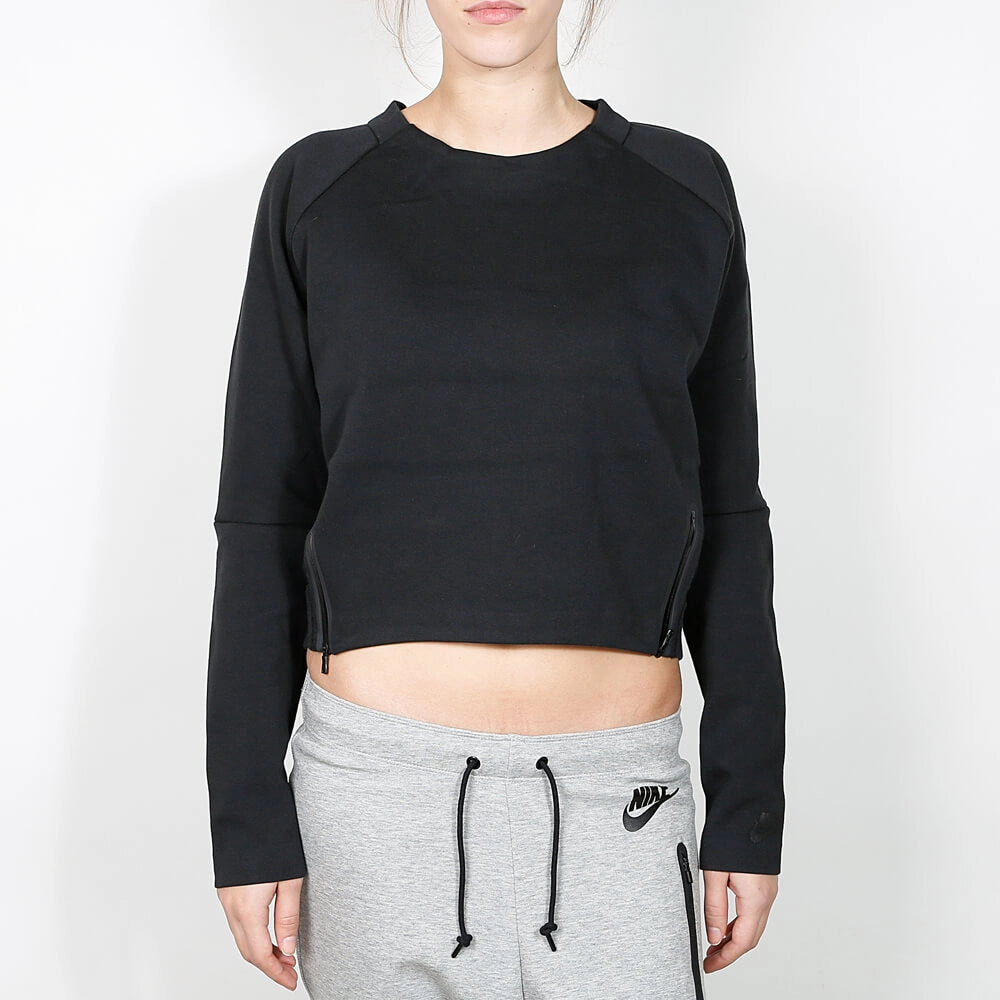 “Nike Tech Fleece Aeroloft Crew Sweater Damen in Schwarz. Materialmix aus Fleece und Daunen, mit gesteppter Vorderseite.“
