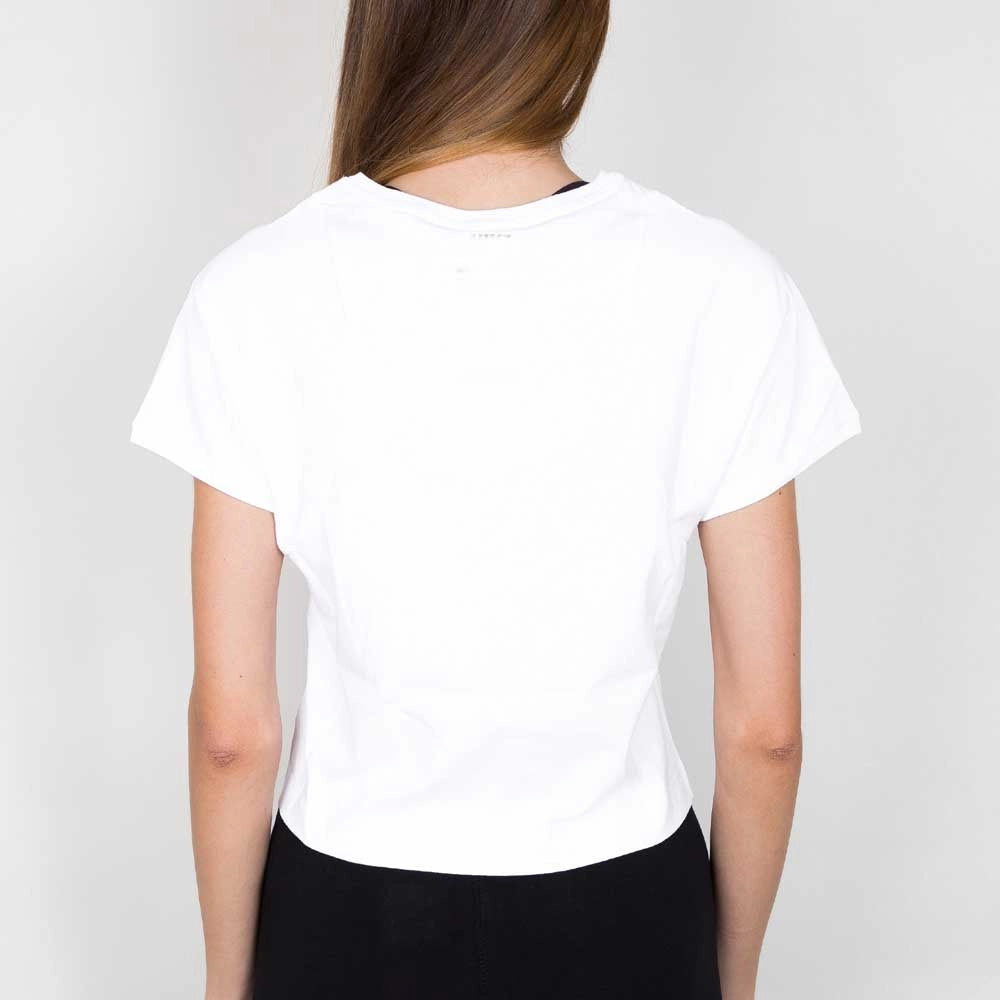 „Weißes Nike Sportswear T-Shirt für Herren mit holografischem, farbwechselndem Just Do It Druck am Saum bei Stickabush Berlin.“