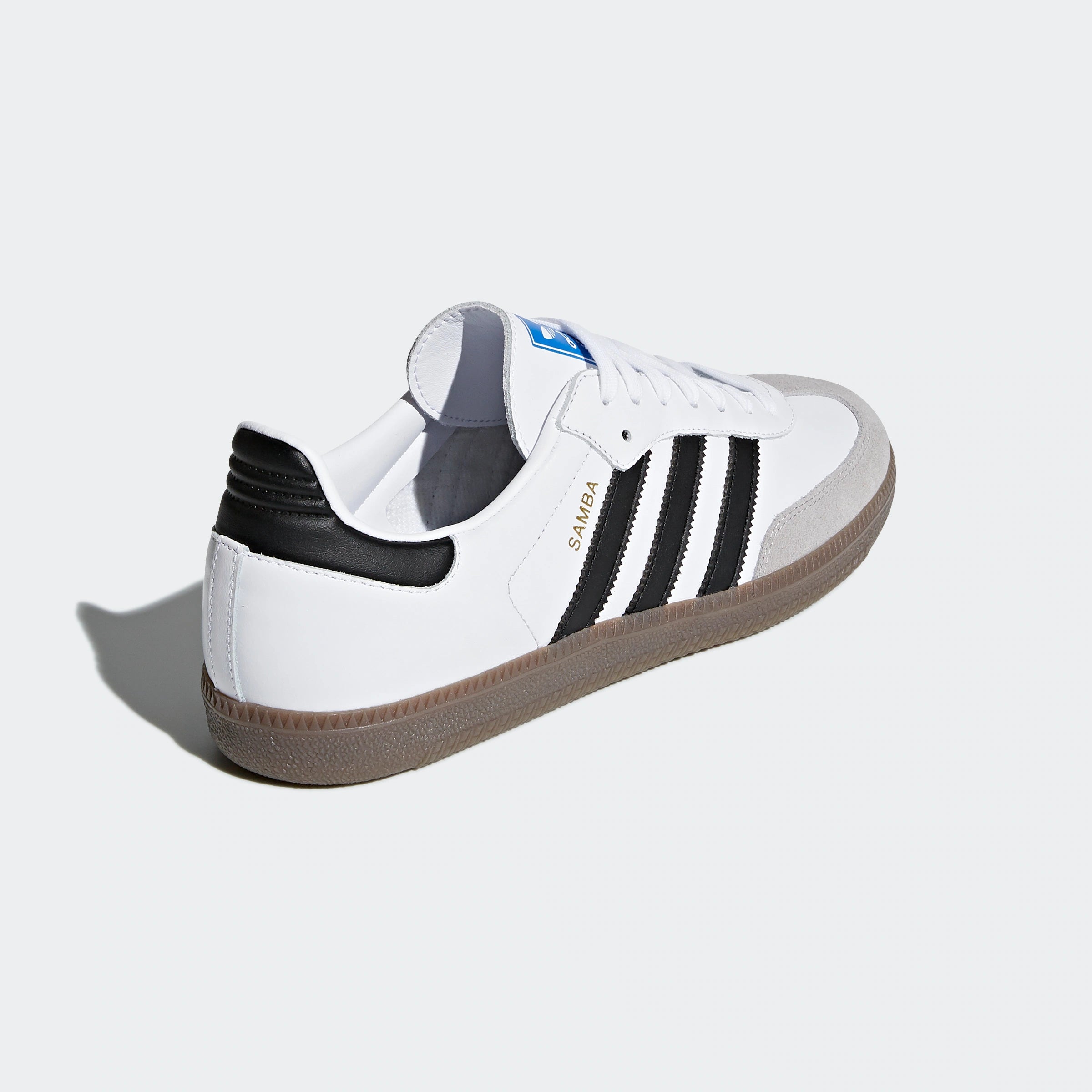 "Adidas Samba OG in White/Black, ein Retro Sneaker mit Premium-Leder, Wildleder-Details und zeitlosem Design bei Stickabush Berlin."