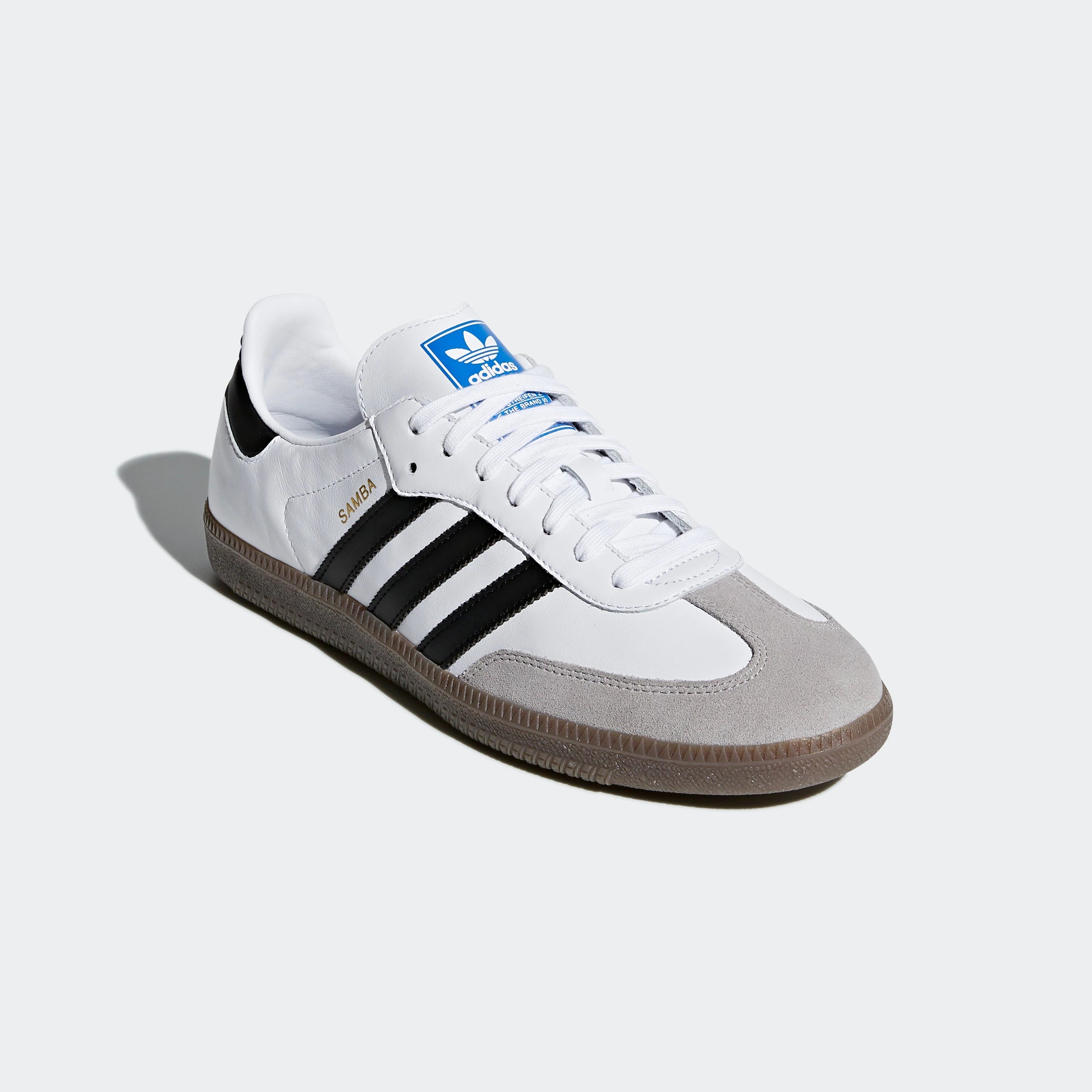 "Adidas Samba OG in White/Black, ein Retro Sneaker mit Premium-Leder, Wildleder-Details und zeitlosem Design bei Stickabush Berlin."