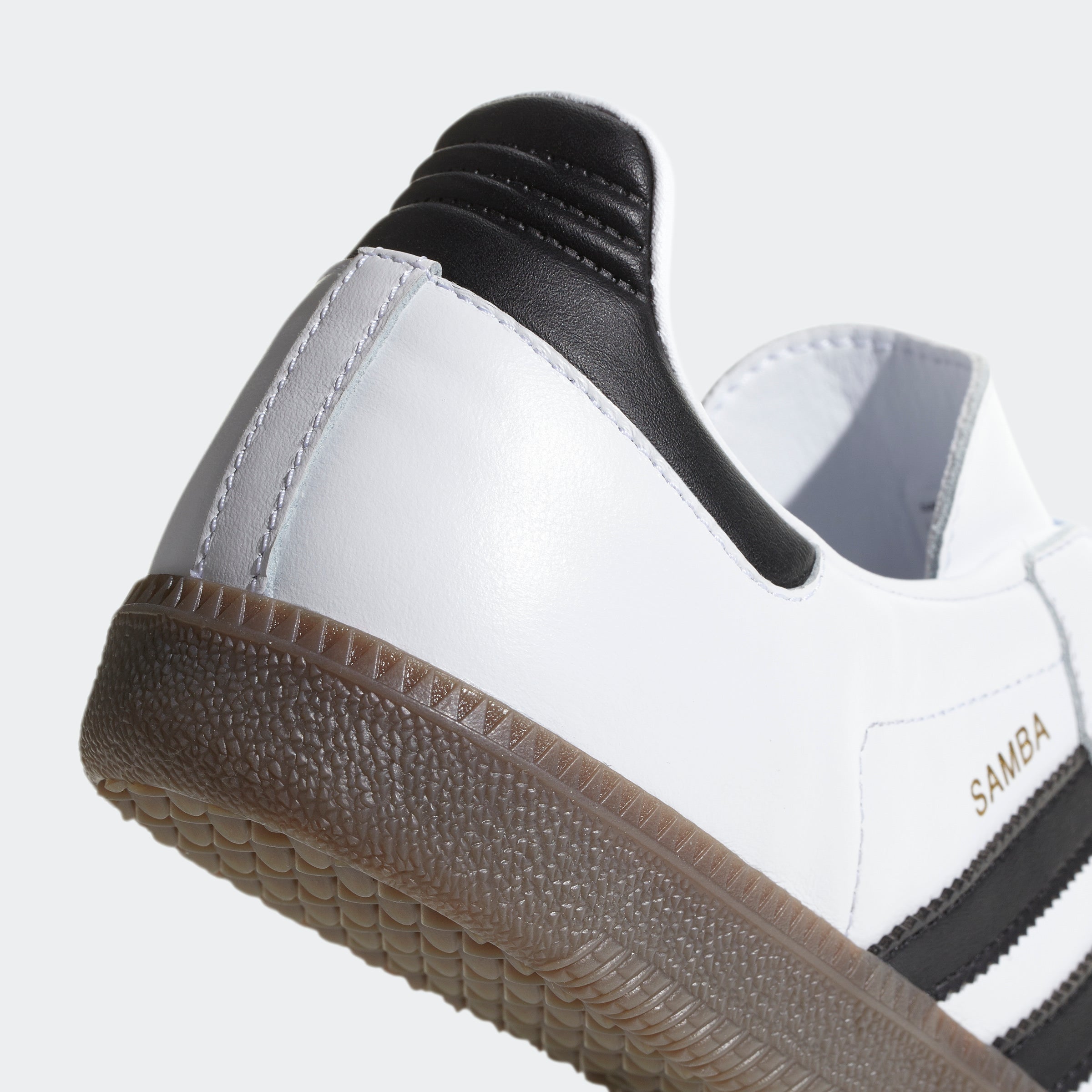 "Adidas Samba OG - White/Black B75806: Retro Sneaker mit Premium-Leder, Wildleder-Details und zeitlosem Design."
