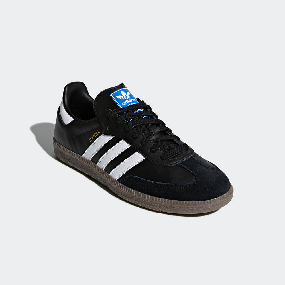 "Adidas Samba OG in Black/White. Retro Sneaker mit Premium-Leder, Wildleder-Details und zeitlosem Design bei Stickabush Berlin."