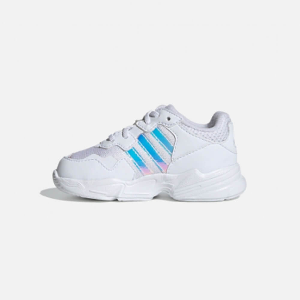 „adidas Yung 96 El I Baby- und Kleinkinderschuh in sportlichem Design mit elastischen Schnürsenkeln und adidas Trefoil-Logo bei Stickabush Berlin.“