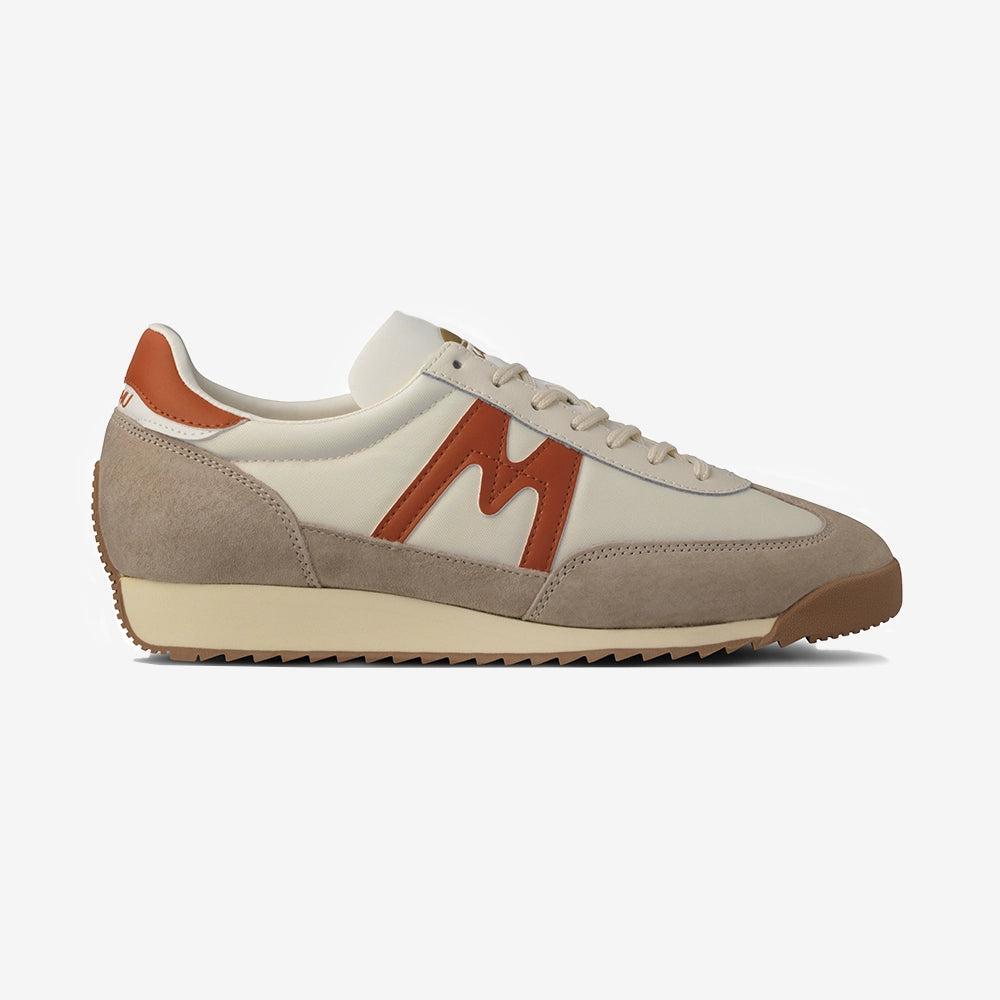 Karhu Mestari 76 Sneaker – Silver Lining / Rooibos (F805103)