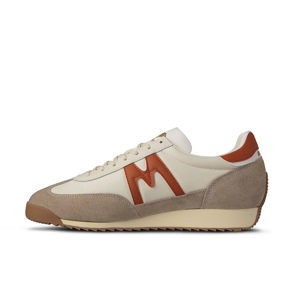 Karhu Mestari 76 Sneaker – Silver Lining / Rooibos (F805103)