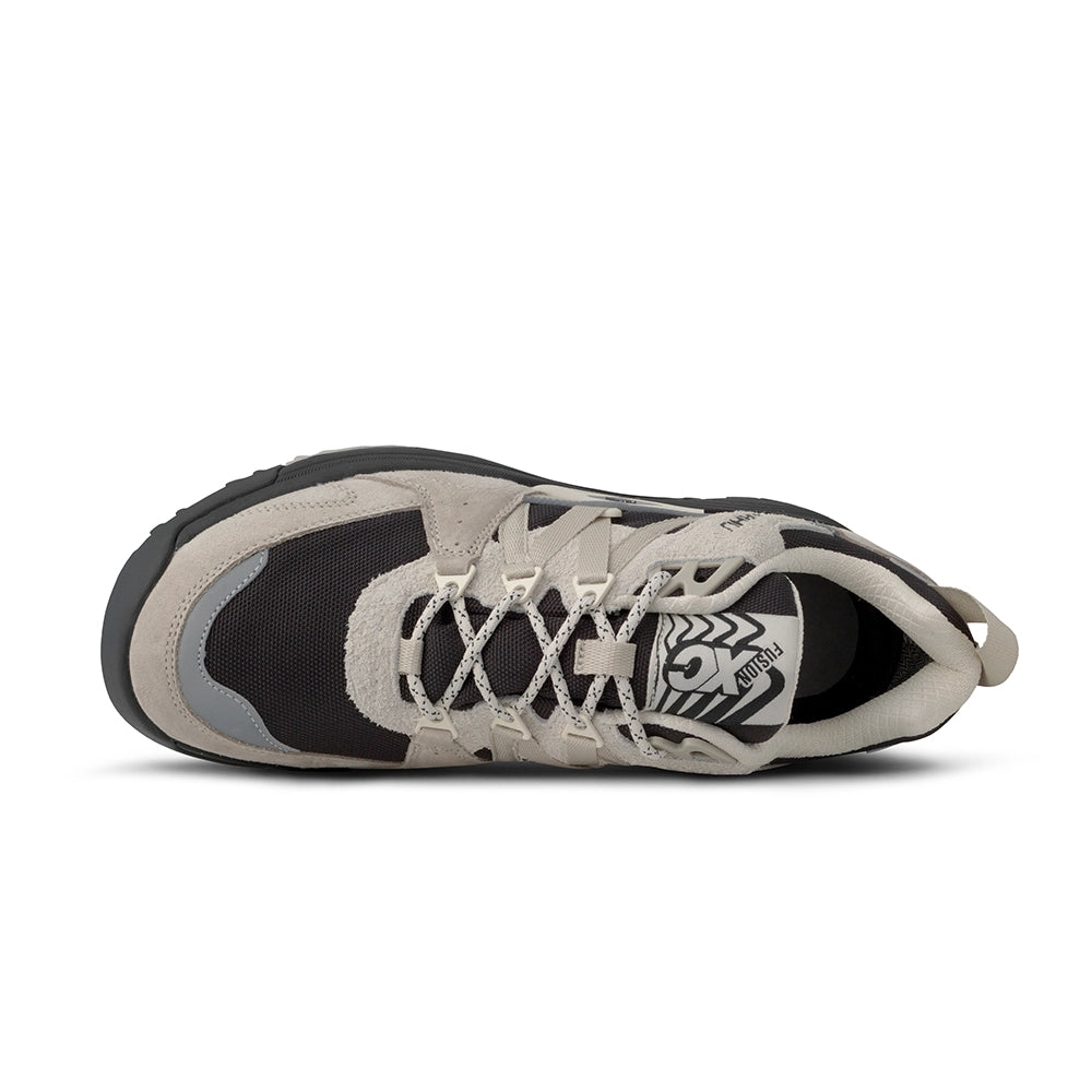 “Karhu Fusion XC WP Sneaker in Grau/Schwarz. Wasserdichter Trail-Schuh aus CORDURA® und Wildleder, mit robuster Sohle.“