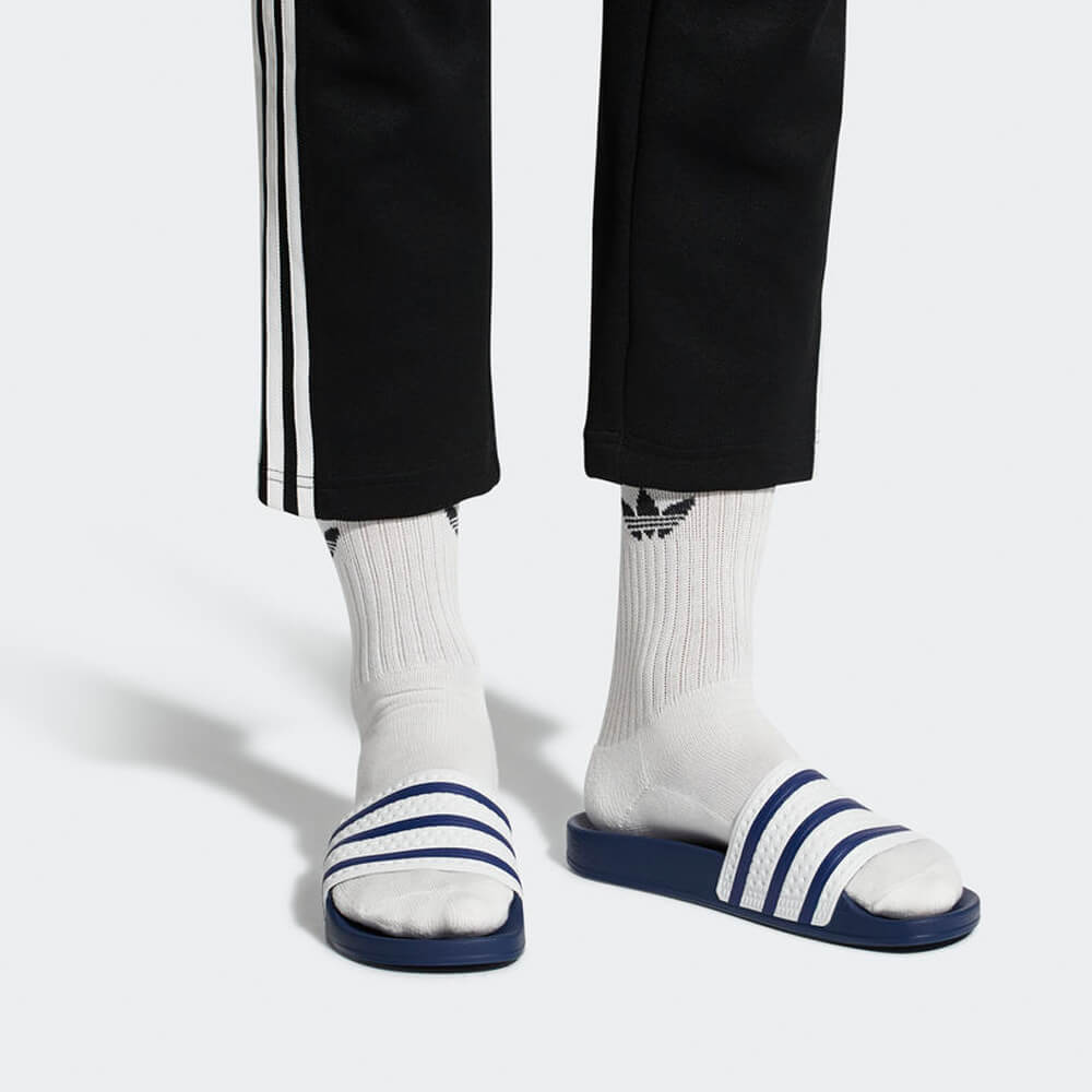 adidas adilette adiblue white  sneaker kaufen  schuhe kaufen  stab retro sneaker  air force one damen  retro sneaker damen  snkraddicted  streetwear marken  schuhe 80er jahre  sneakerjagers  adidas limited edition  80er schuhe  retro sneaker  seltene sneaker  adidas sonderedition  alpha industries  bomberjacke