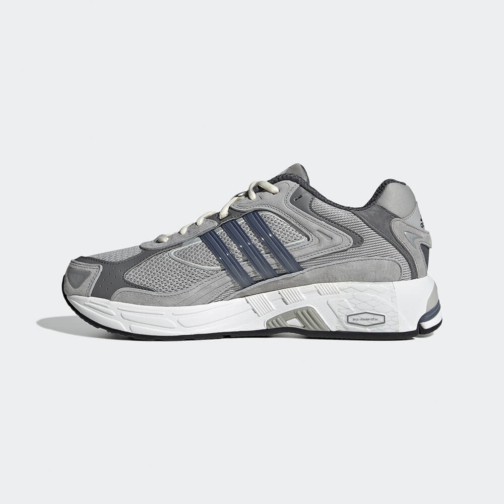 “Adidas Response CL in Grau. Laufschuh im 2000er-Stil, mit Mesh-Obermaterial, Wildleder-Overlays und beiger Gummisohle.“