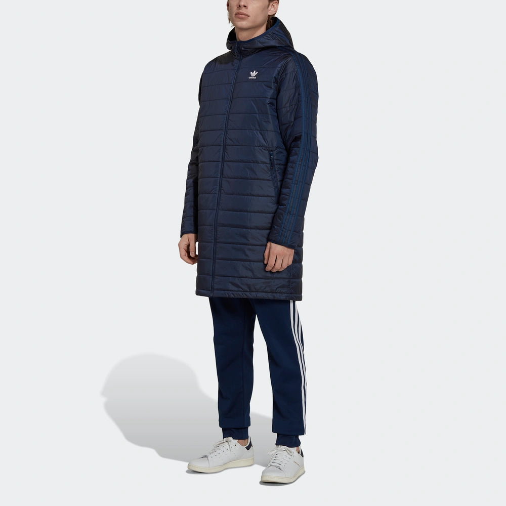 "Adidas Padded Coat, Navy (dunkelblau), gestepptes Obermaterial (vermutlich Polyester), langer, gefütterter Mantel mit Kapuze und Reißverschluss."