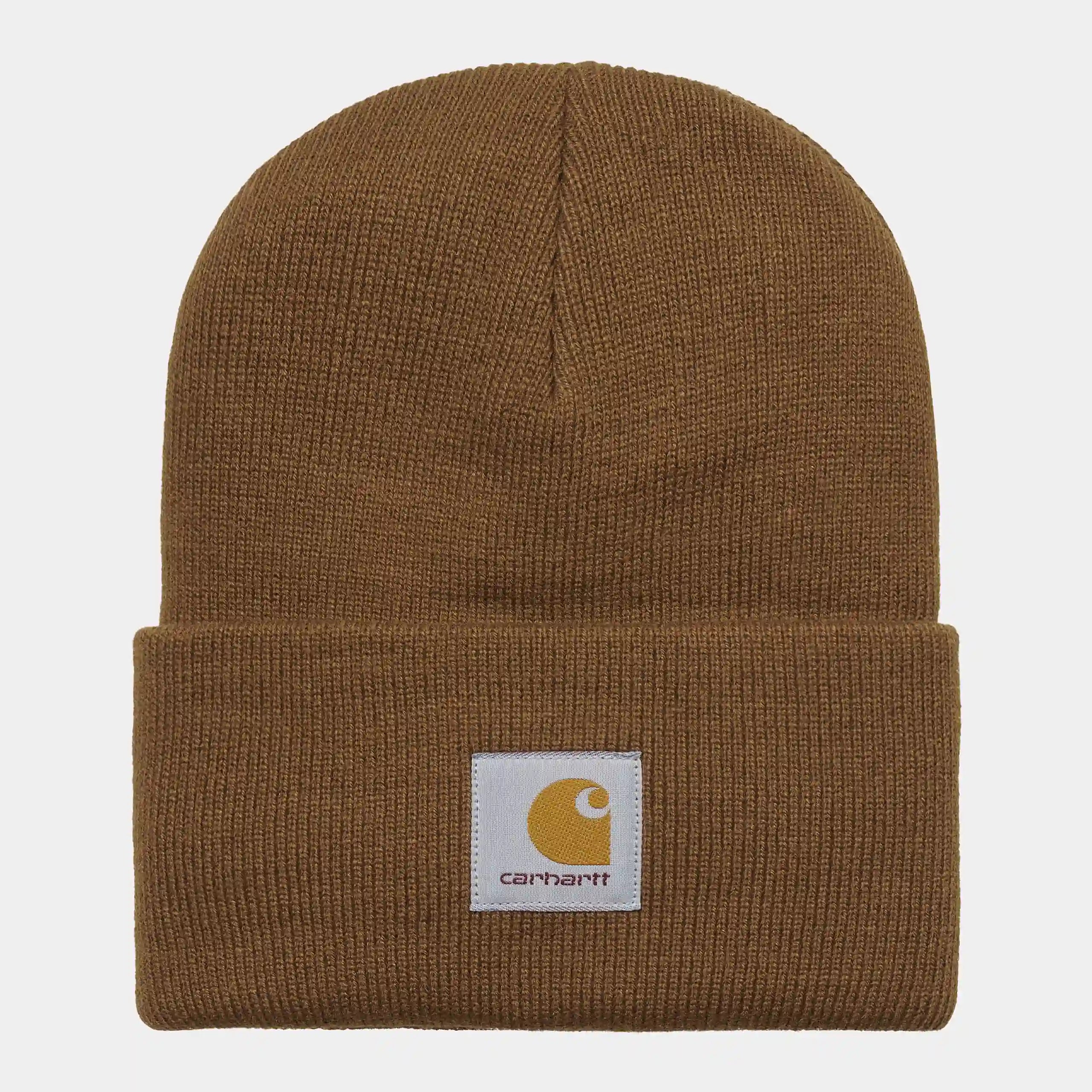 „Hellbraune Carhartt WIP Acrylic Watch Hat Beanie aus Rippstrick mit weißem Logo-Patch auf dem Umschlag.“