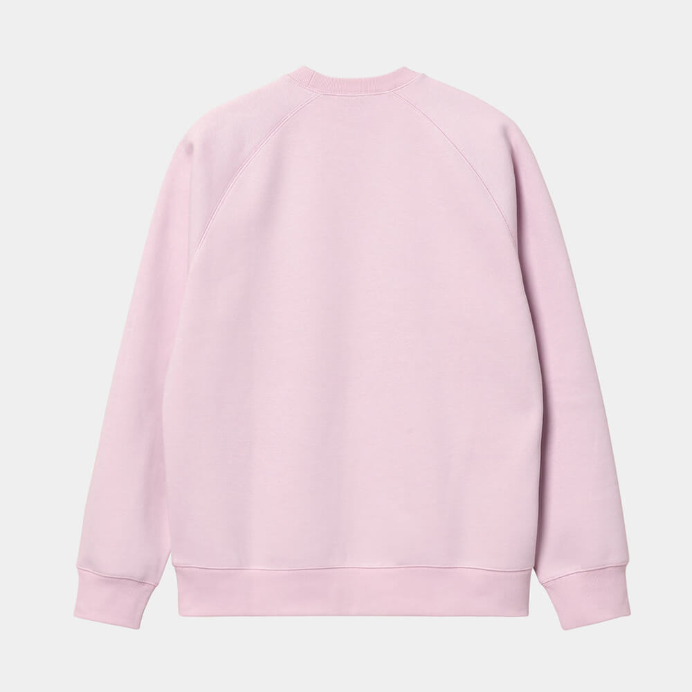 Carhartt WIP Chase Sweatshirt – Pale Quartz / Gold. Rosa Baumwoll-Sweatshirt, mit geripptem Rundhals und goldener Carhartt WIP Logo-Stickerei am Ärmel.