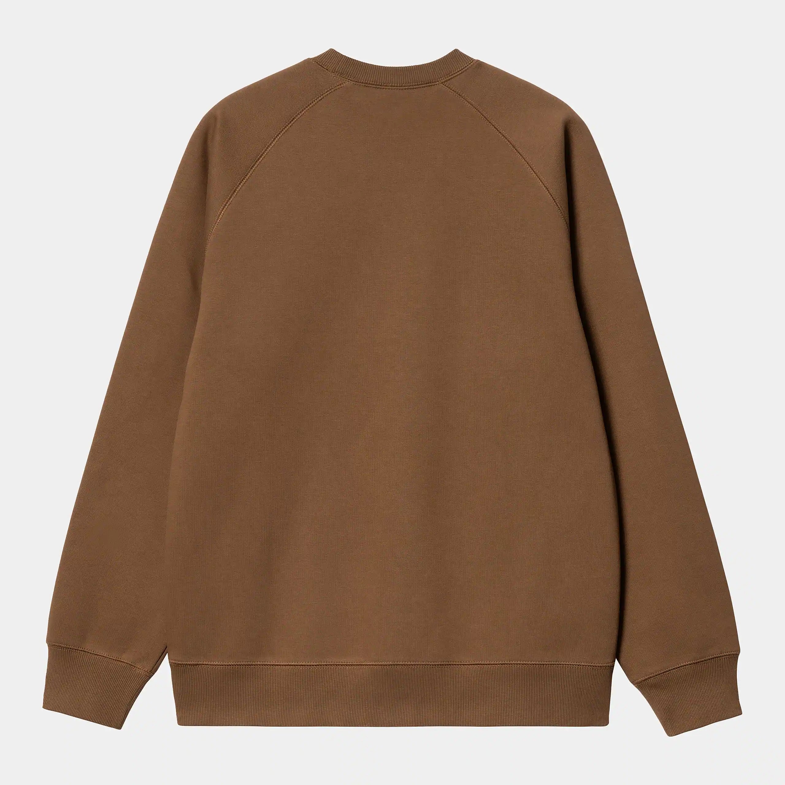 “Carhartt WIP Chase Sweatshirt in Tamarind / Gold, Pullover aus weichem Baumwollmix, Raglanärmel, elastischen Bund und goldener Logo-Stickerei.“