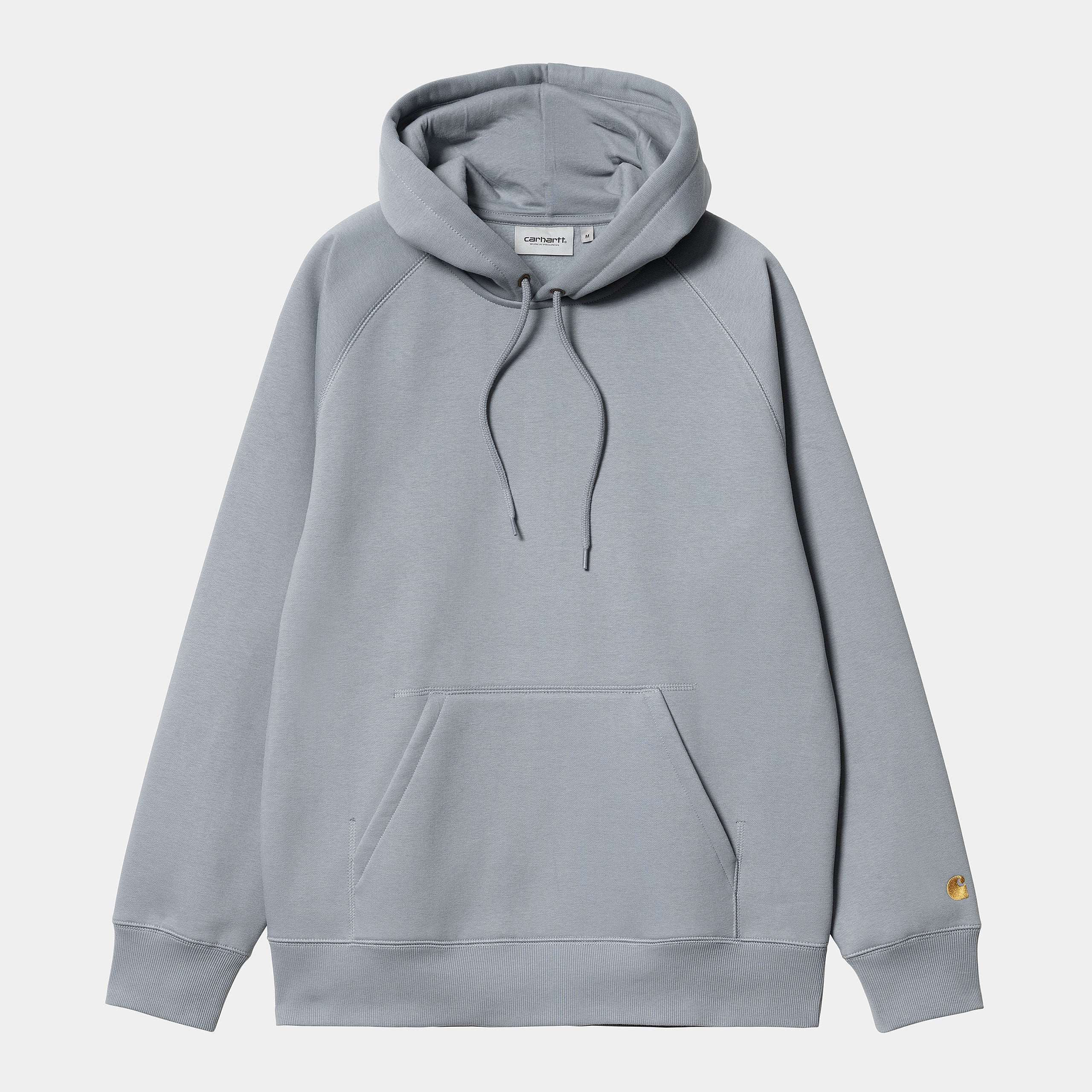 “Carhartt WIP Hooded Chase Sweatshirt in Mirror / Gold, aus weichem Baumwollmix, Hoodie mit Kapuze, Kängurutasche und goldener Logo-Stickerei.“