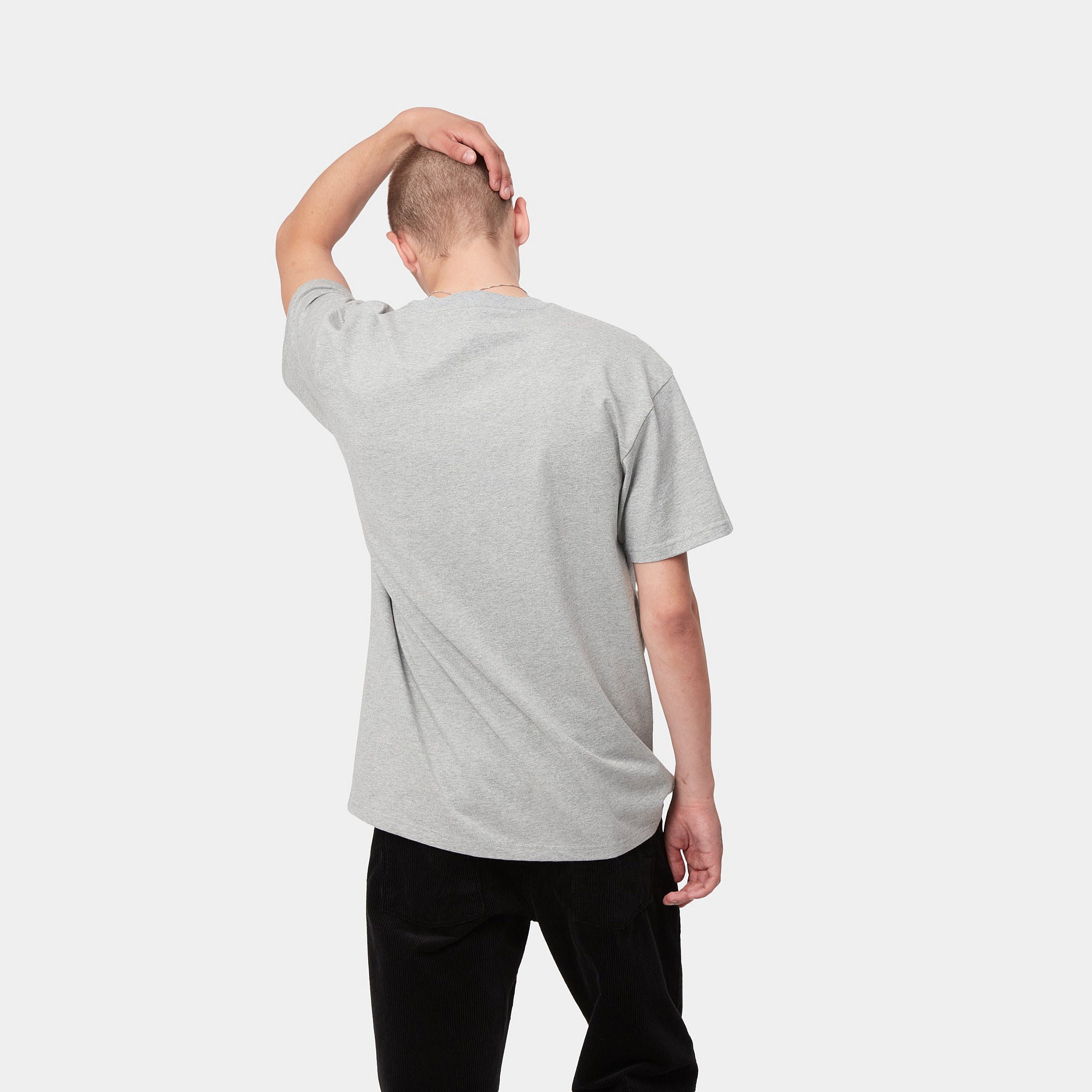 "Carhartt Chase T-Shirt in Grau meliert/Gold, Baumwollmischung, Kurzarm, goldene Logo-Stickerei."
