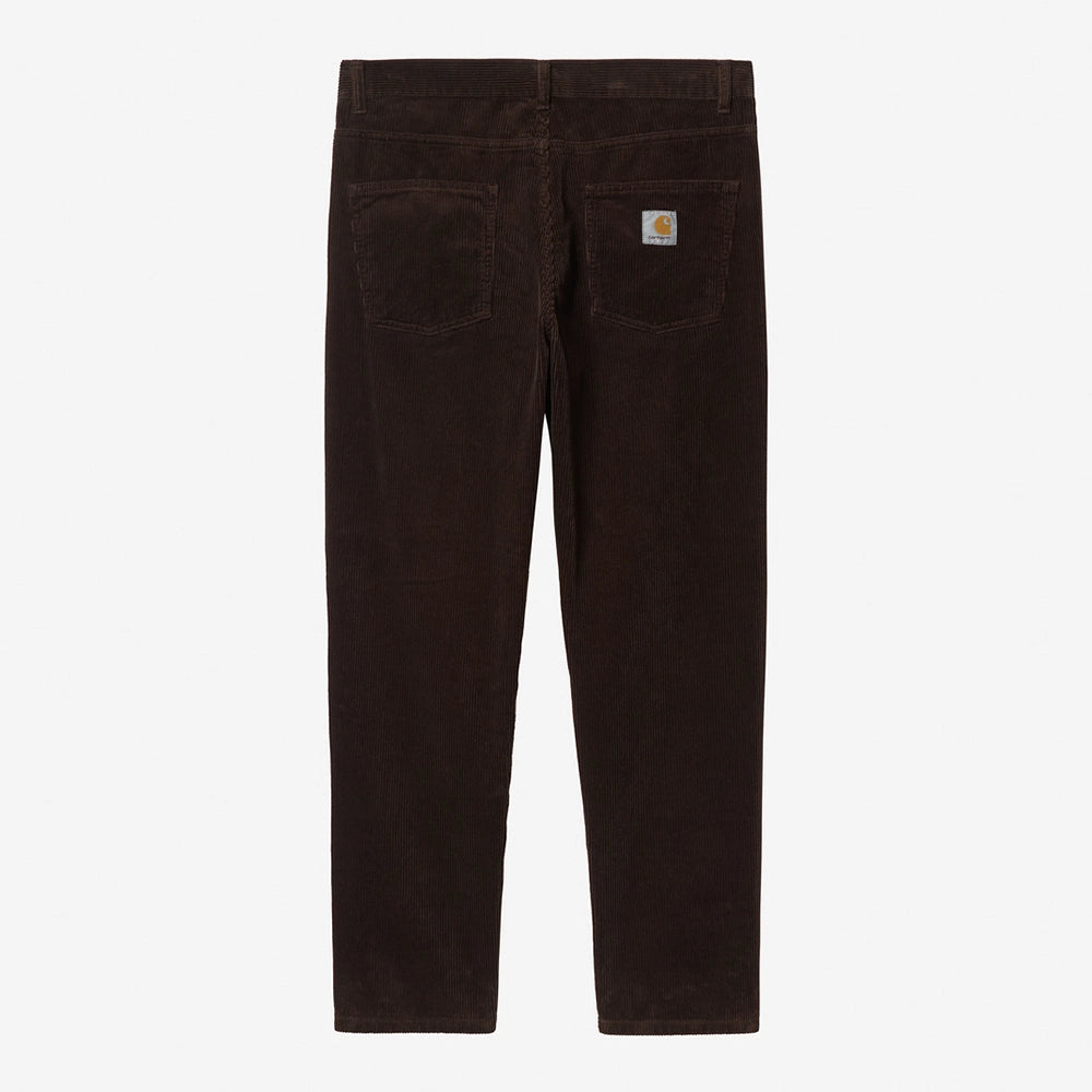 "Carhartt WIP Newel Pant – Tobacco. Braune Hose aus geripptem Cord, mit Knopfleiste, Five-Pocket-Design und Carhartt WIP Square Label."
