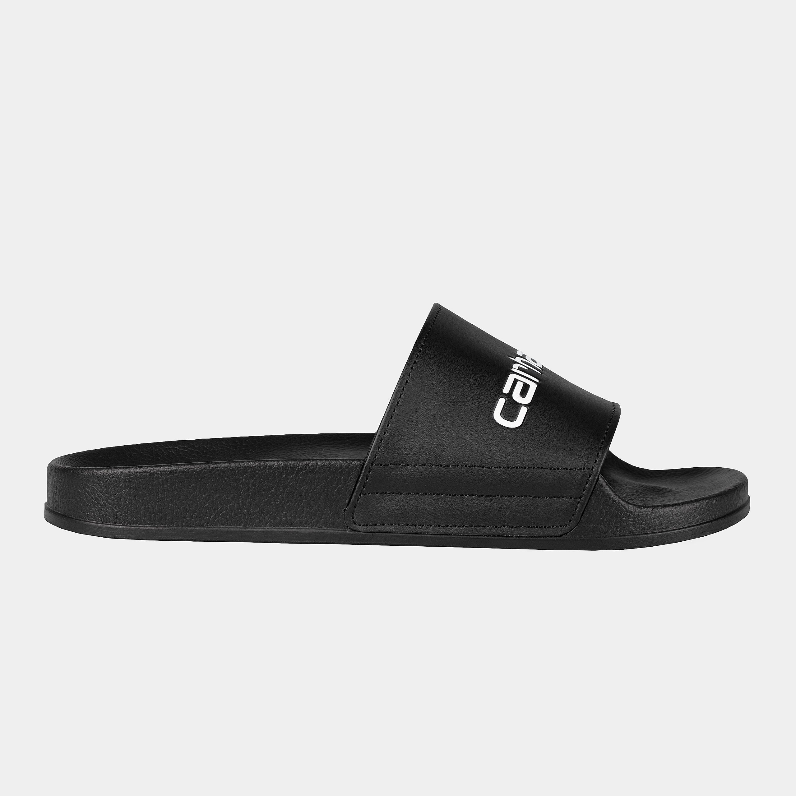 "Carhartt WIP Slippers in Schwarz/Weiß I034615_0D2_XX, aus weichem Material, mit gepolsterter Sohle und dezentem Logo-Detail auf dem Riemen."