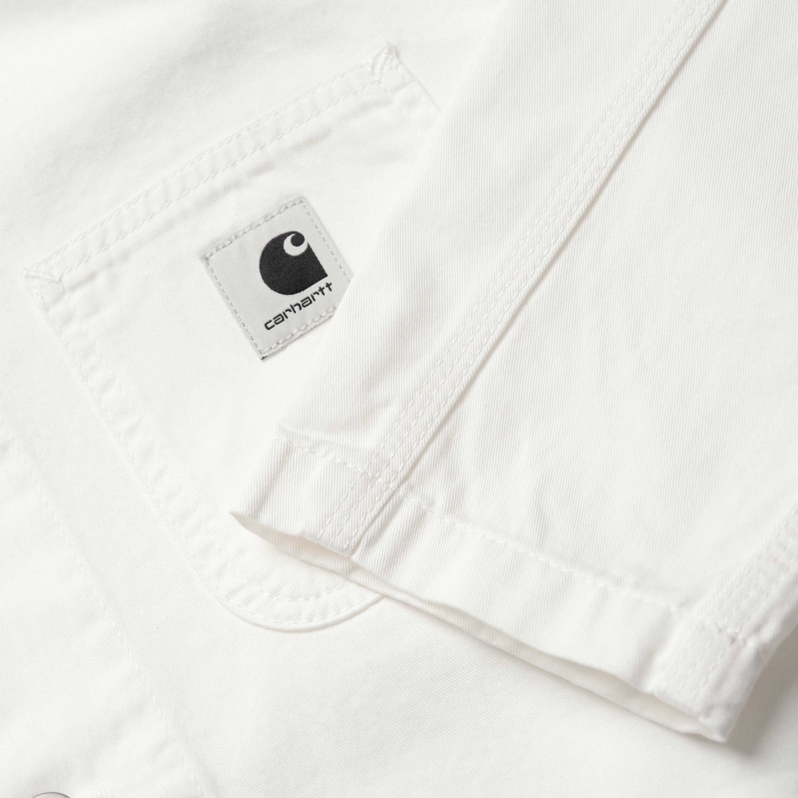 „Carhartt WIP Michigan Coat Summer Damen in Off-White. Klassischer Michigan-Stil mit Kragen, Taschen und Knopfleiste bei Stickabush Berlin.“