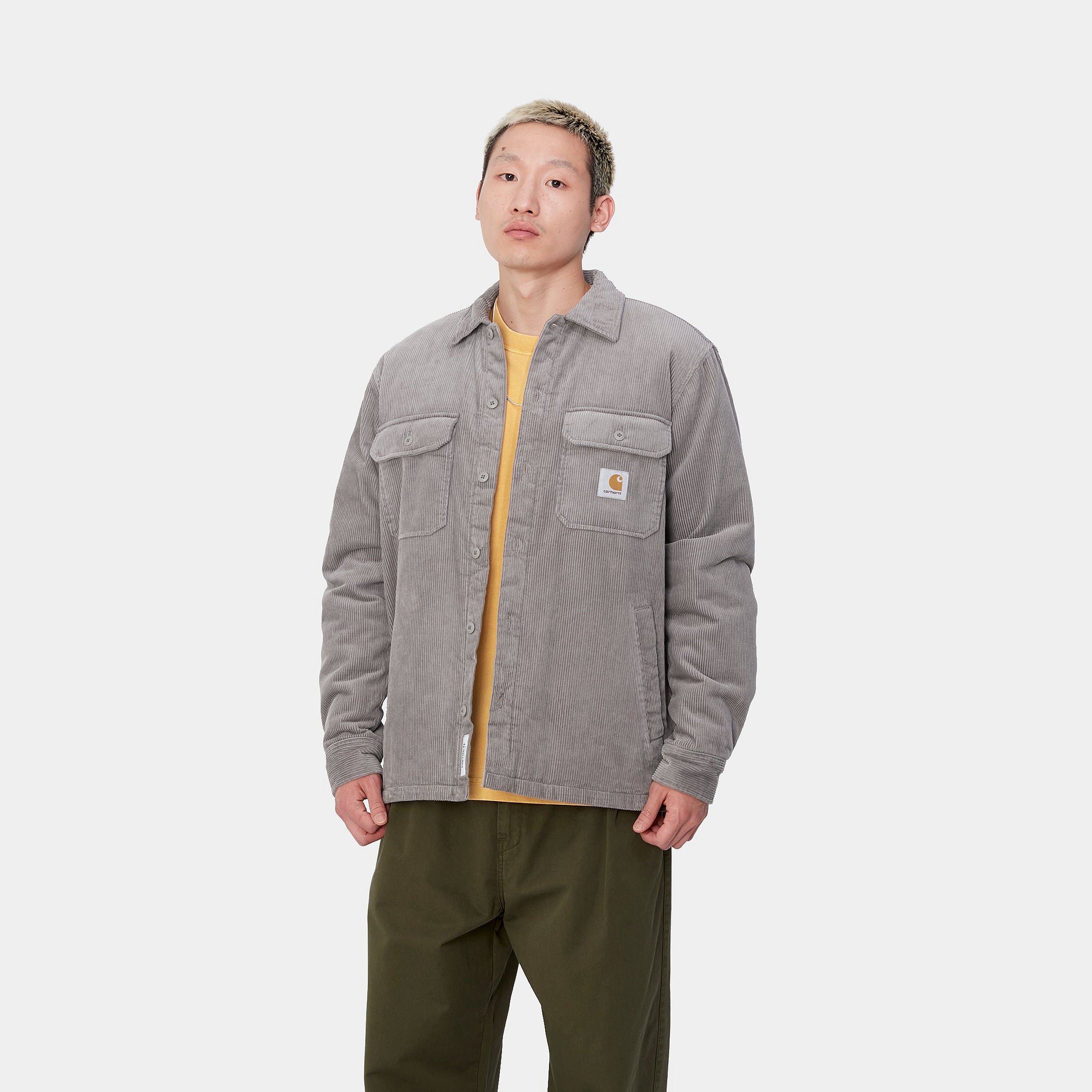 “Carhartt WIP Whitsome Shirt Jacket in Misty Grey, I028827_29K_XX, Carhartt Shirt aus weichem Baumwollcord, mit Knopfleiste, Brusttaschen und warmem Futter.“
