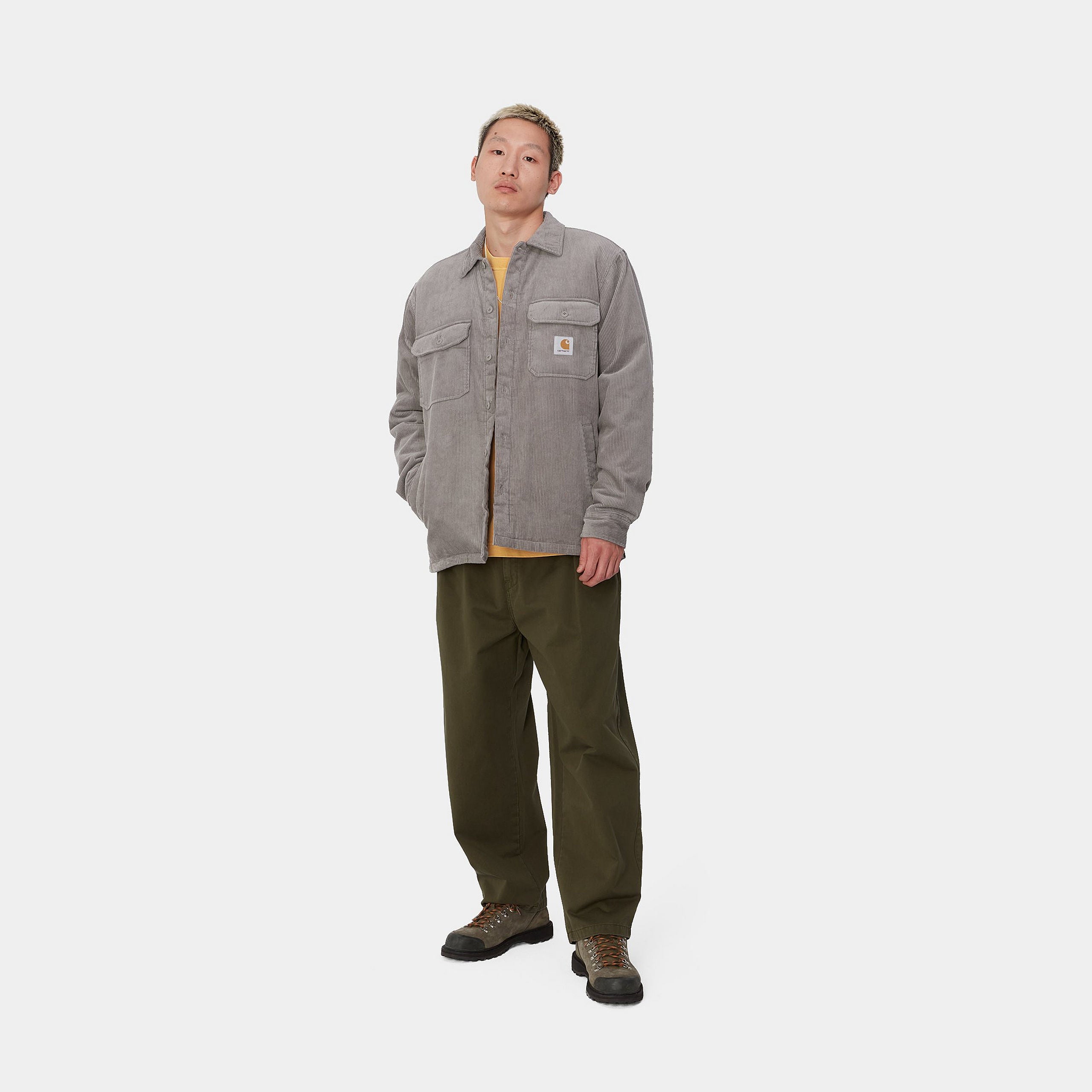 “Carhartt WIP Whitsome Shirt Jacket in Misty Grey, I028827_29K_XX, Carhartt Shirt aus weichem Baumwollcord, mit Knopfleiste, Brusttaschen und warmem Futter.“