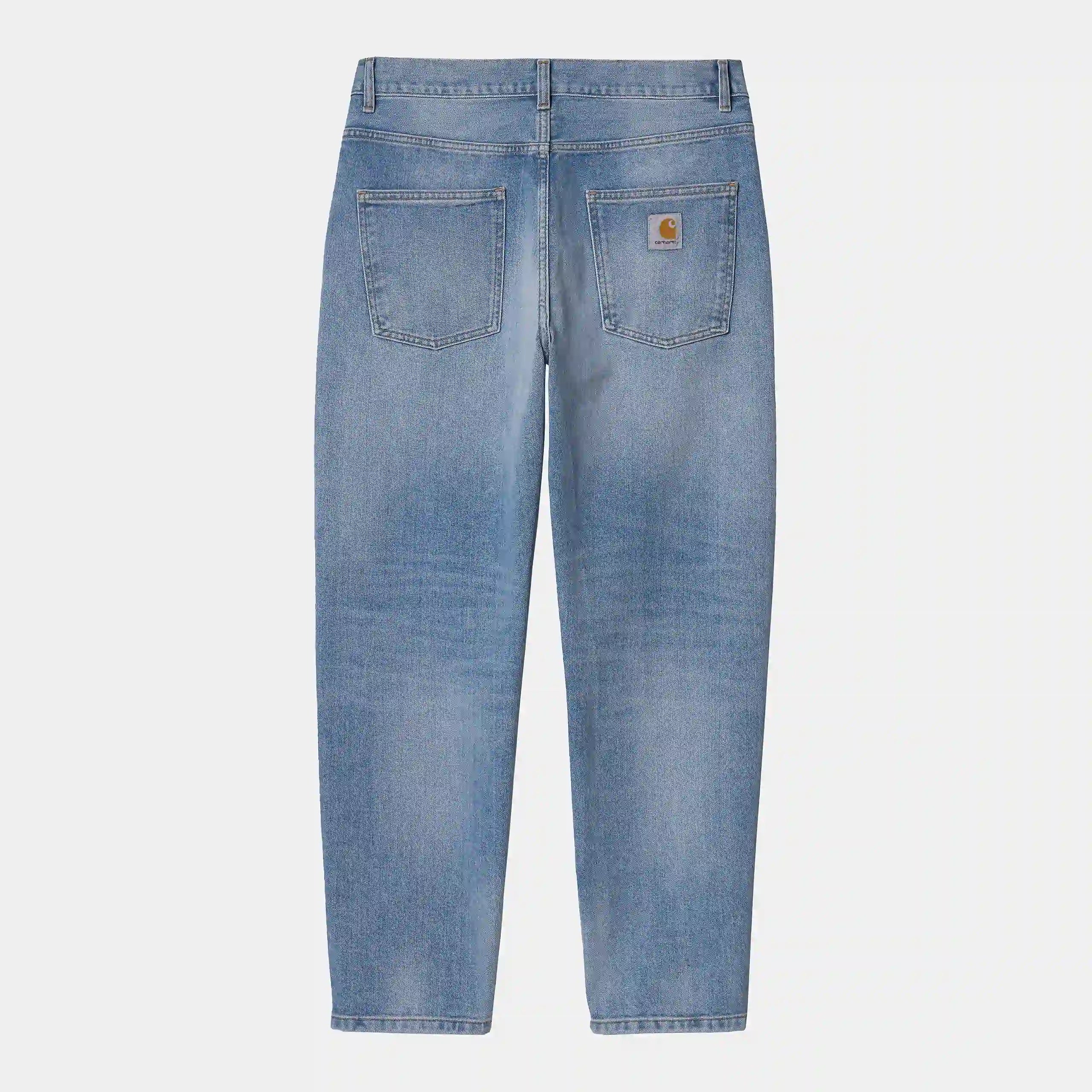 “Carhartt WIP Newel Pant in Blue (light used wash) – Relaxed Tapered Fit Jeans aus 13,5 oz Maitland-Denim bei Stickabush Berlin.“