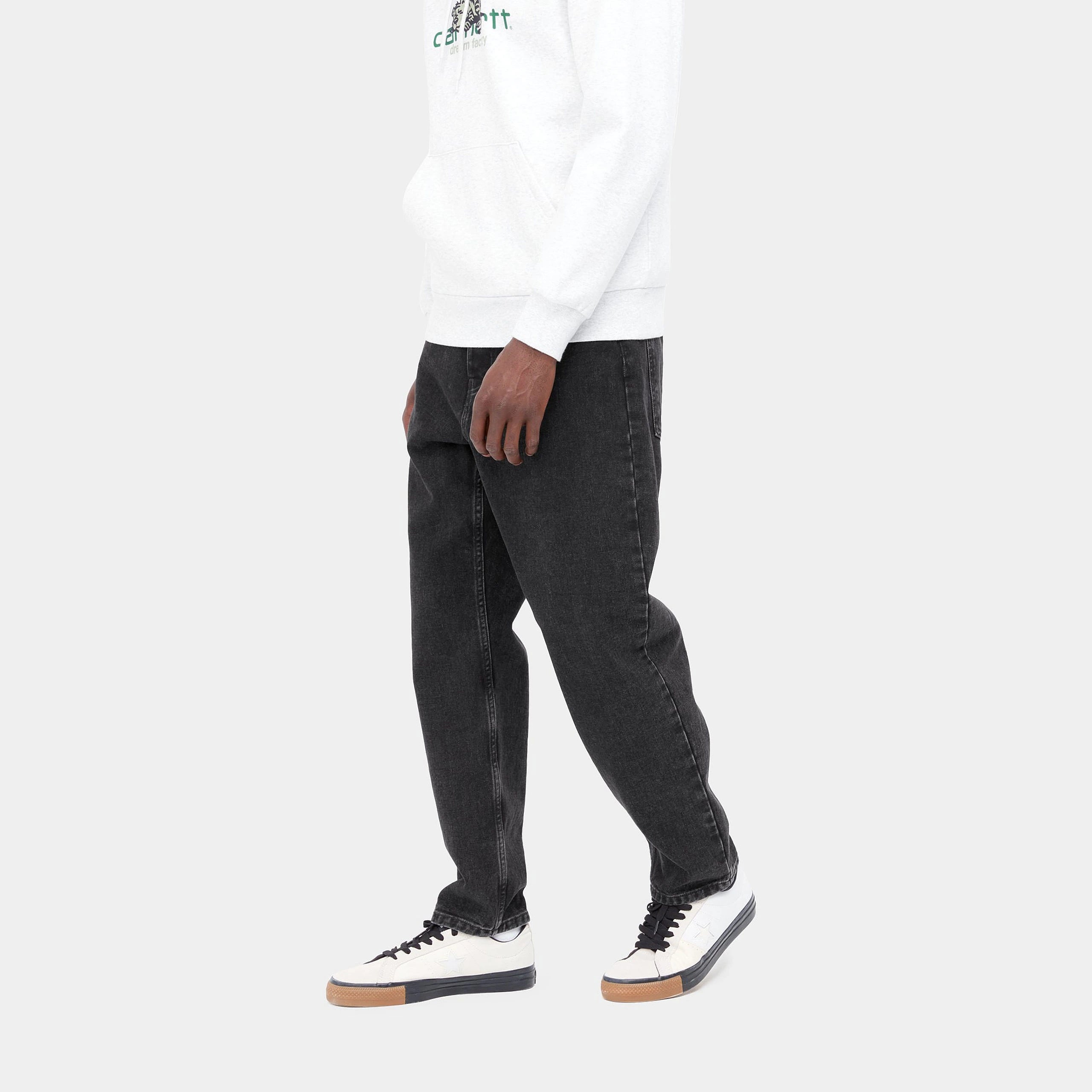 "Carhartt Newel Pant in Black (Stone Washed), Baumwolle, lockere Passform, klassische Jeanshose mit leichtem Used-Look, erhältlich bei Stickabush Berlin."