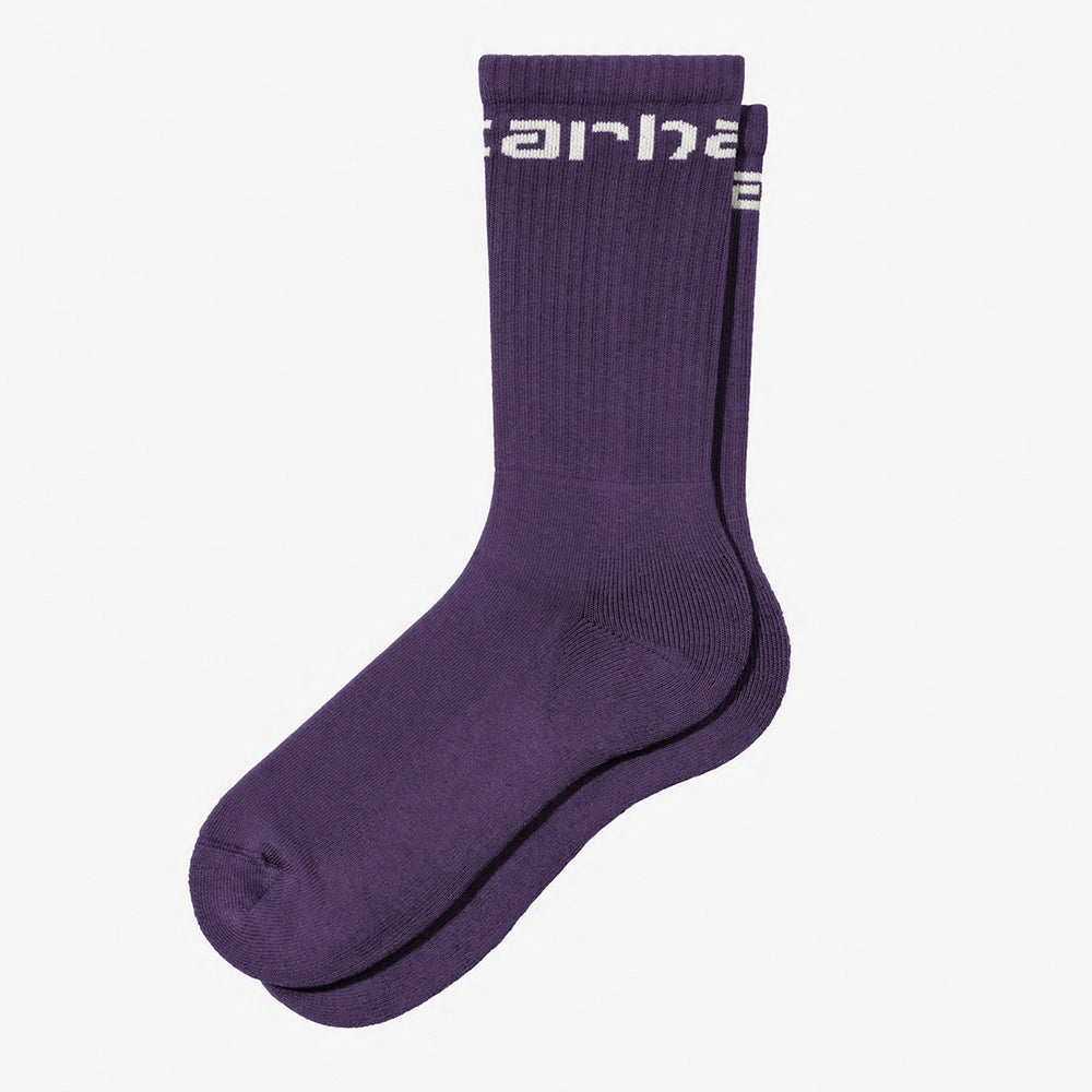 Carhartt WIP Socks – Lokers / Salt. Weiße, gerippte Socken aus Baumwoll-Mix, mit hohem Schaft, lila-farbenem Carhartt WIP Schriftzug und Frottee-Einsatz.