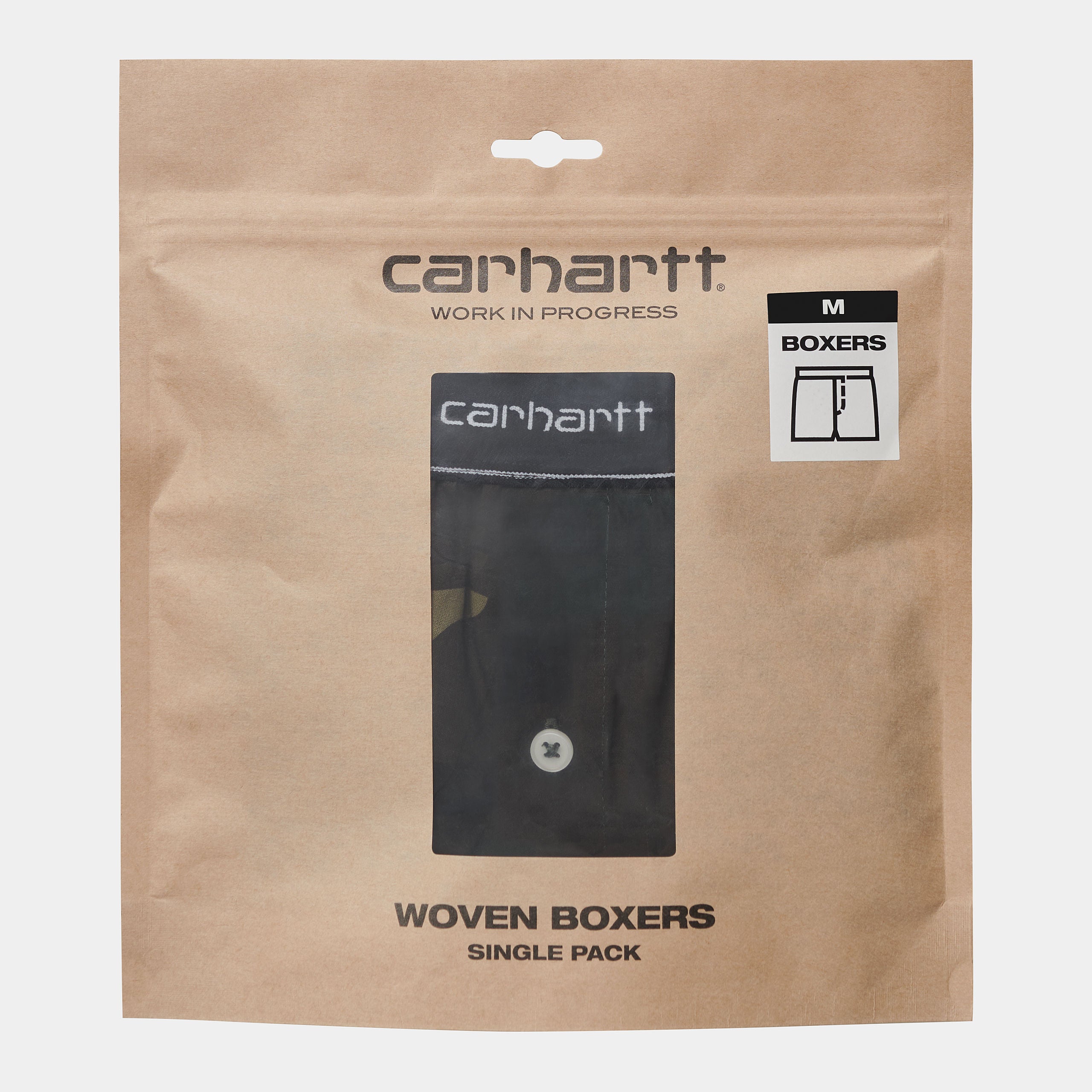 “Camo Carhartt WIP Cotton Script Boxers aus Baumwolle mit grünem Camouflage-Muster und schwarzem elastischem Bund mit Logo.“